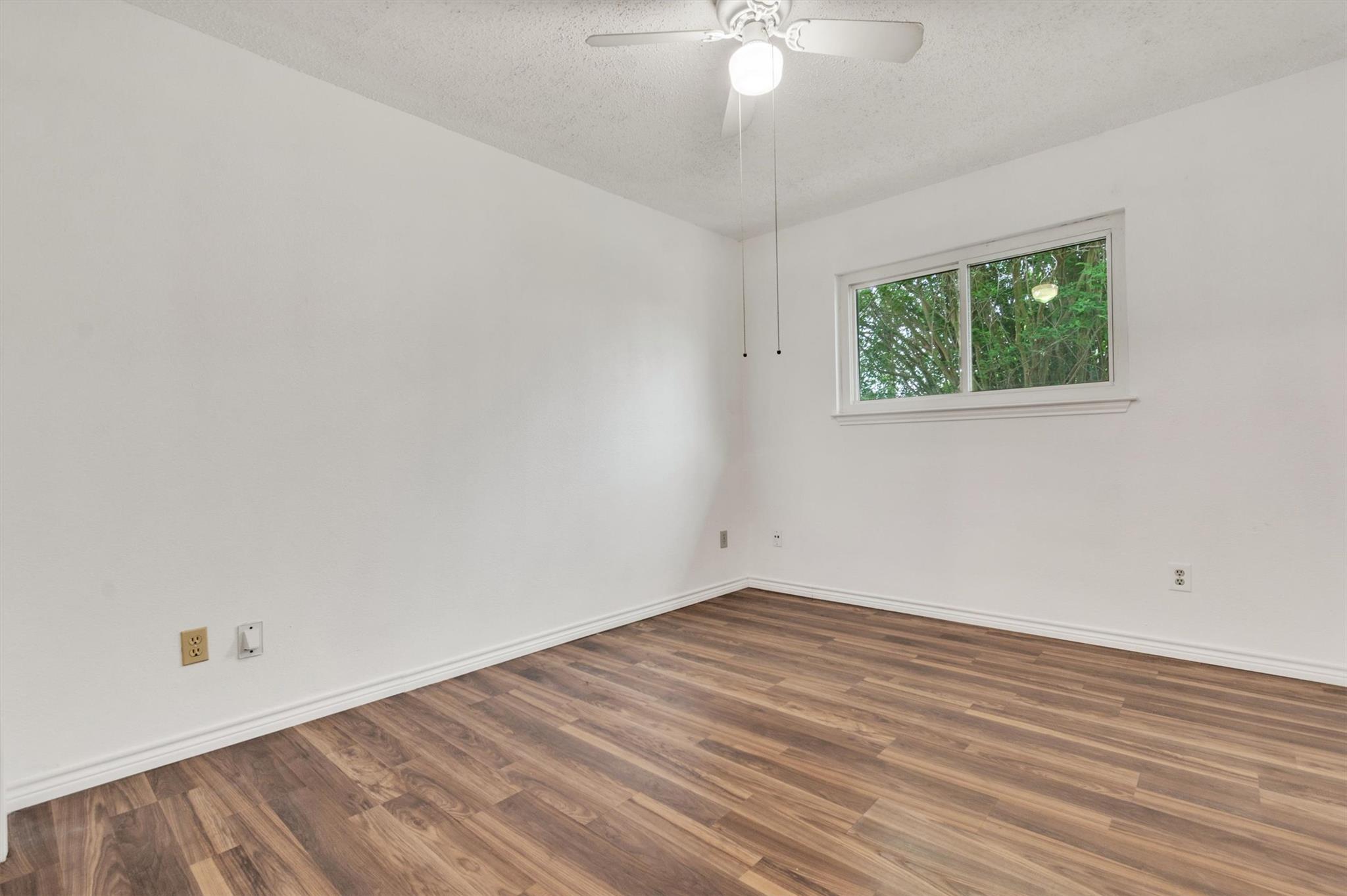 807 Travis St, Lockhart, TX 78644