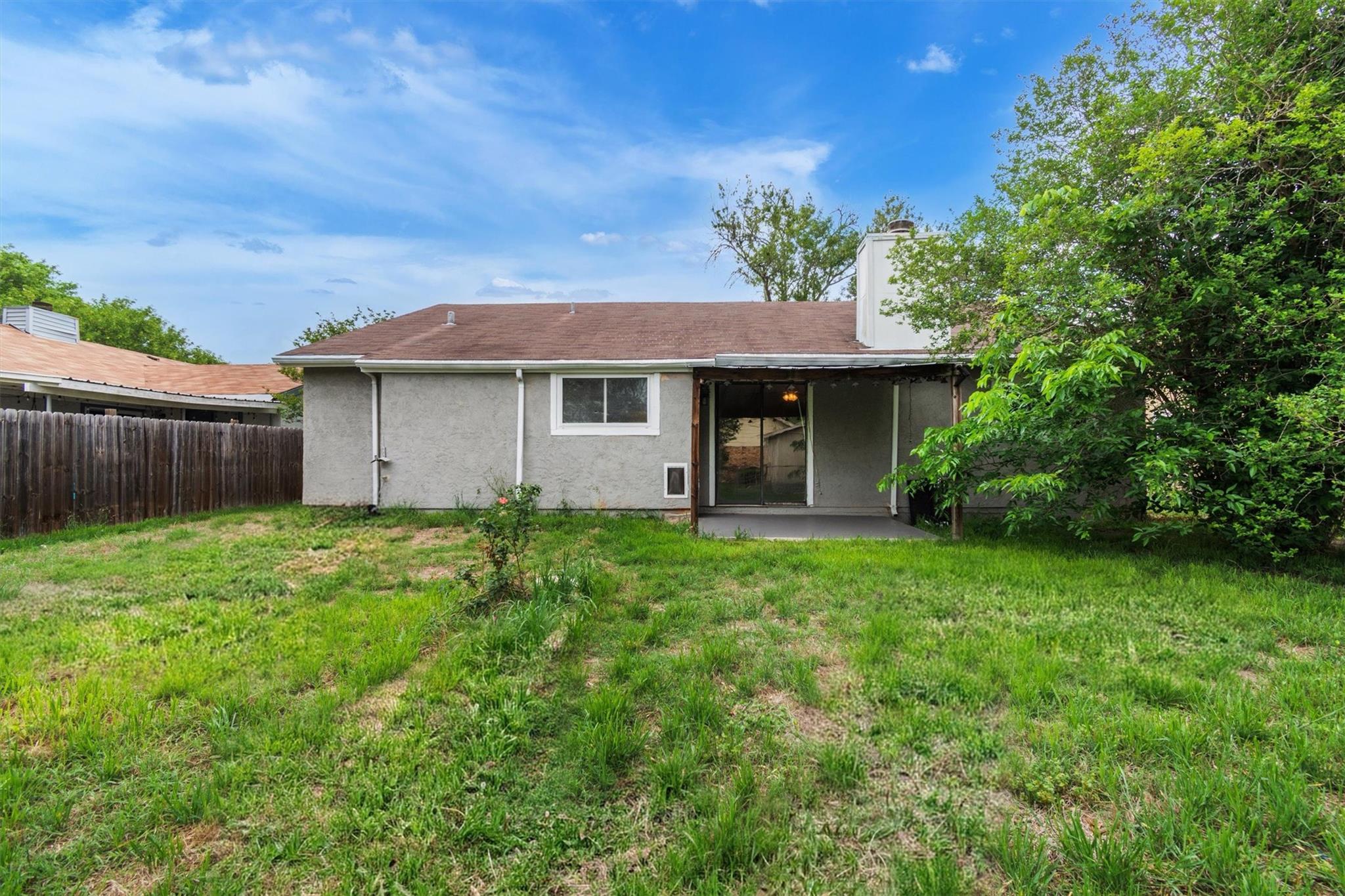 807 Travis St, Lockhart, TX 78644