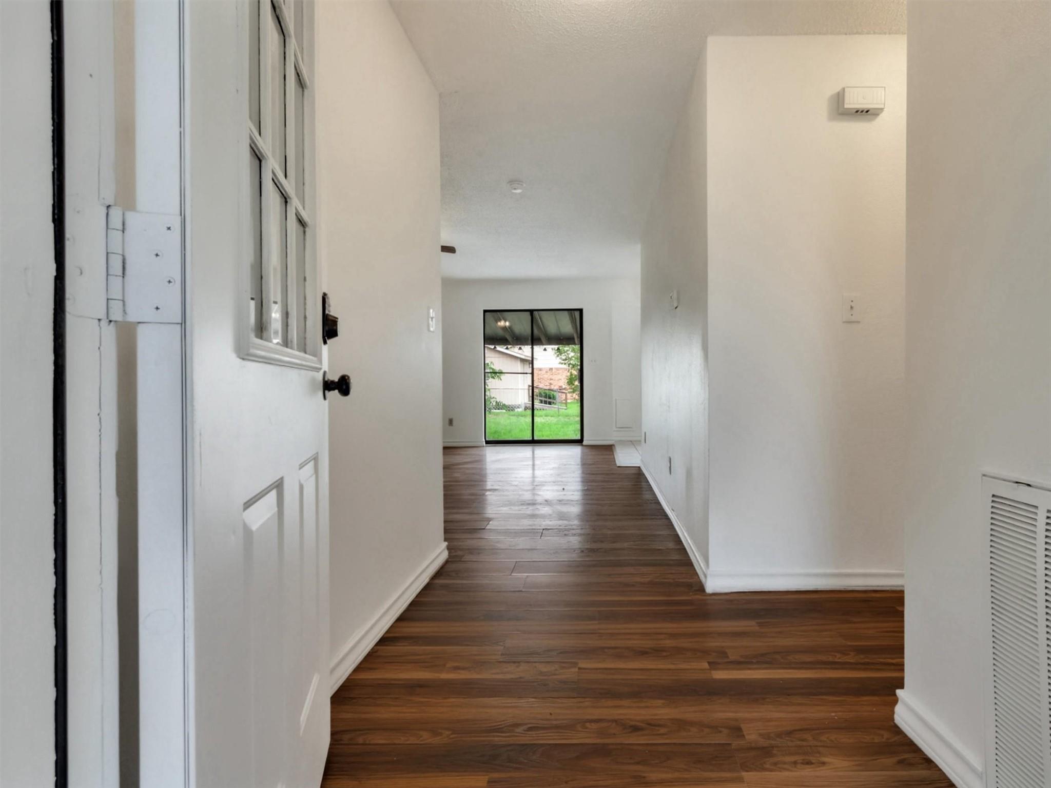 807 Travis St, Lockhart, TX 78644