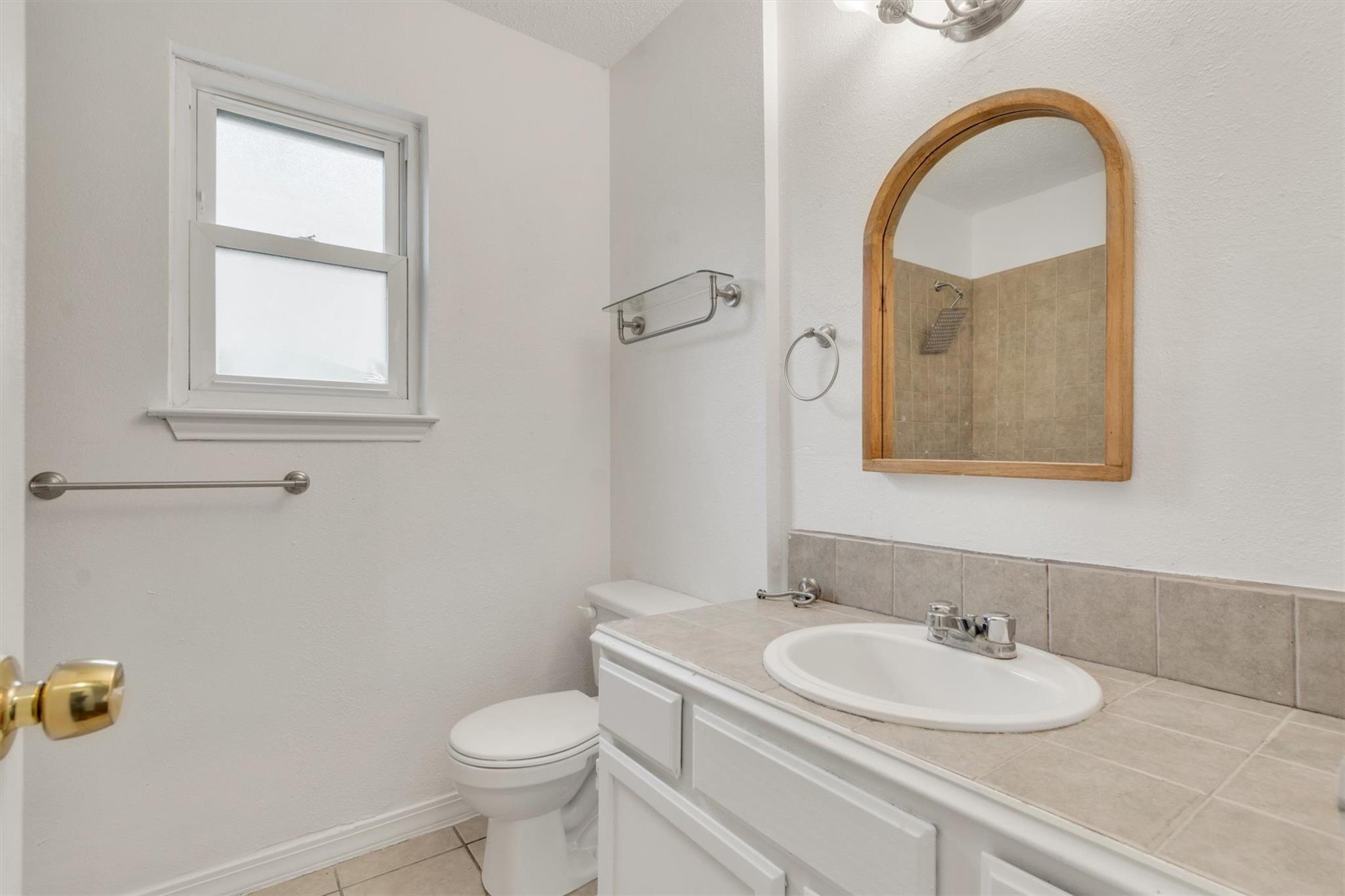 807 Travis St, Lockhart, TX 78644