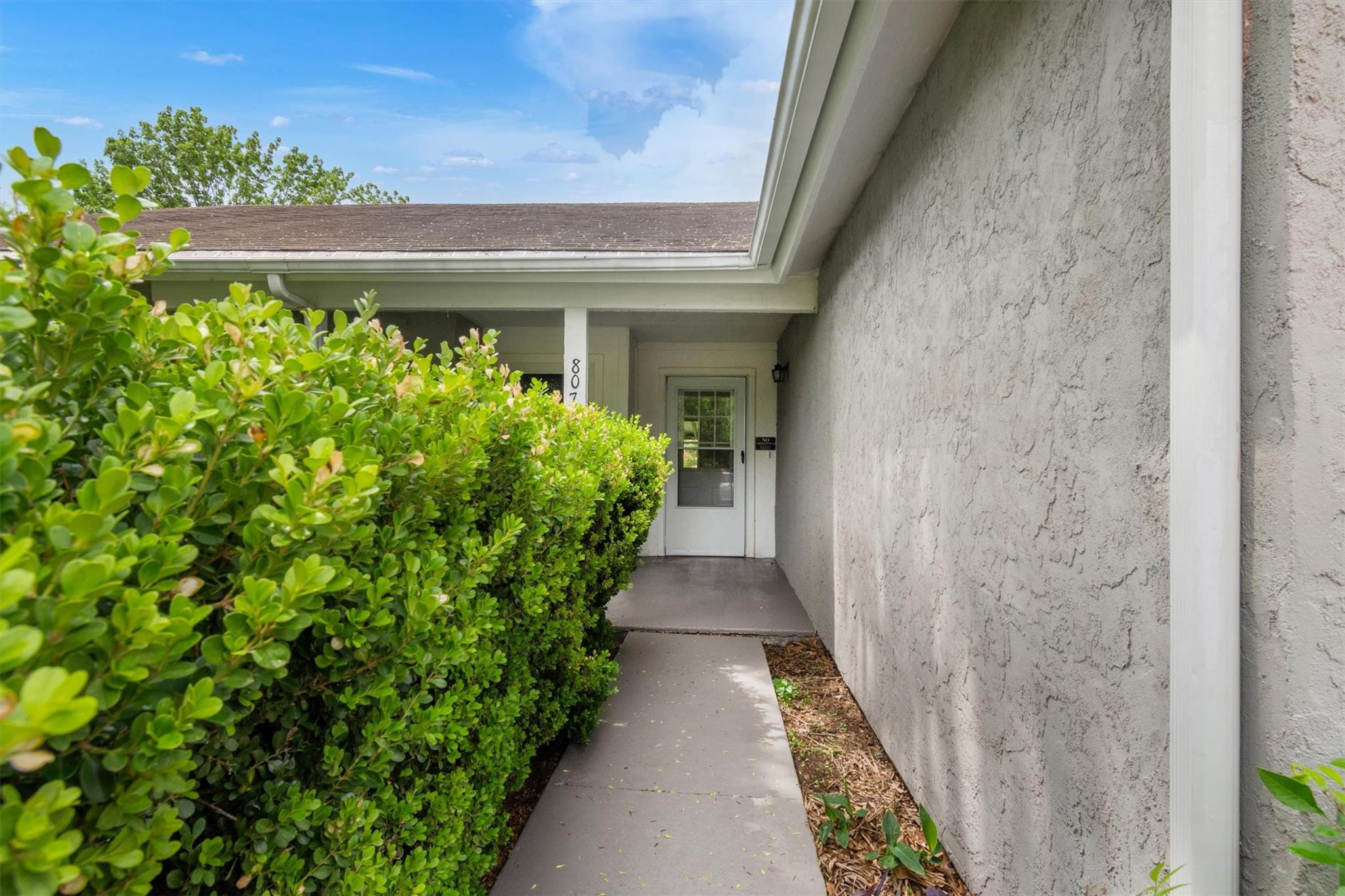 807 Travis St, Lockhart, TX 78644