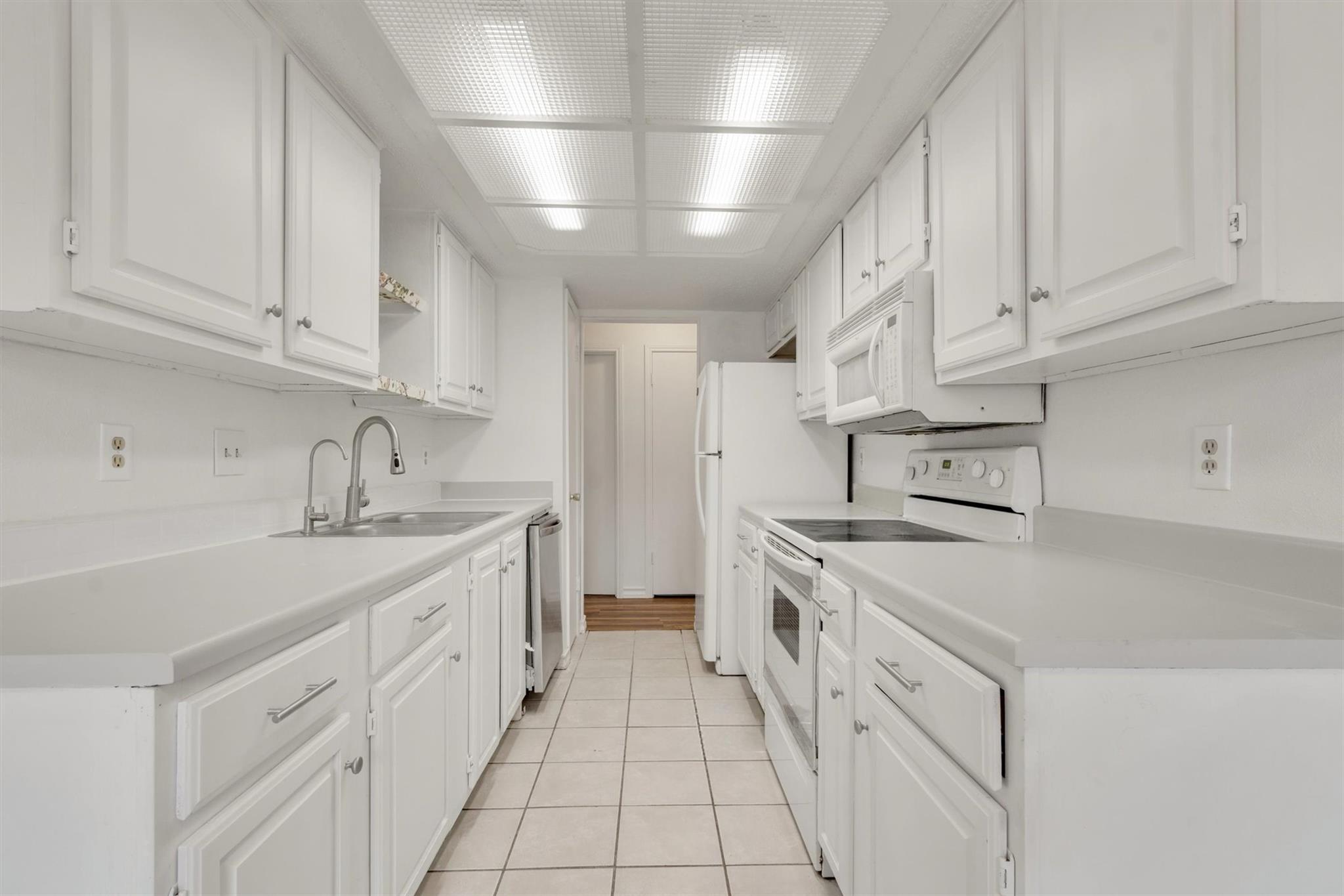 807 Travis St, Lockhart, TX 78644