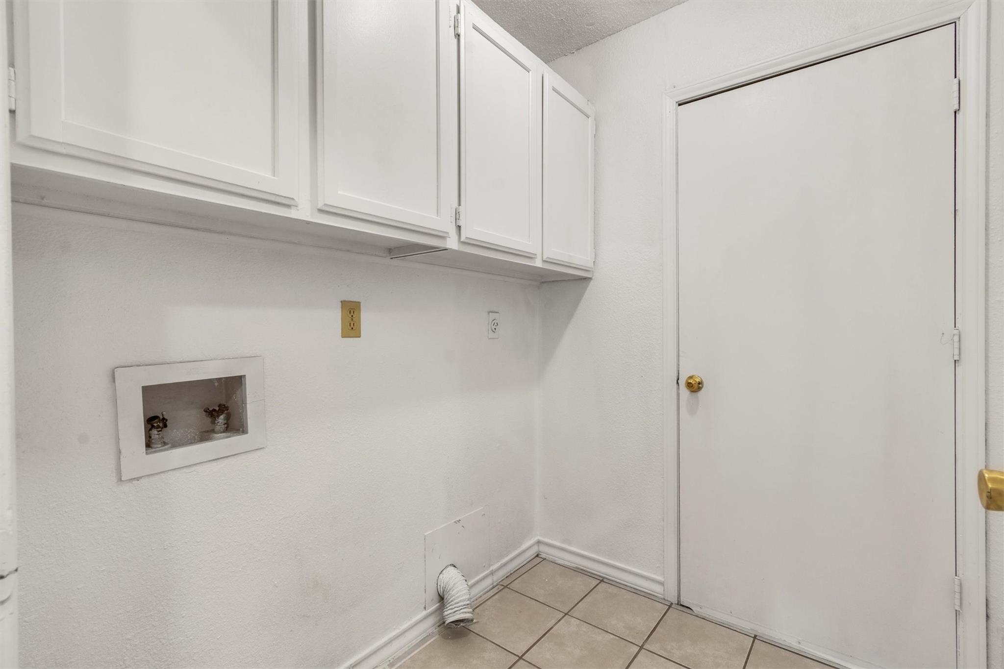 807 Travis St, Lockhart, TX 78644