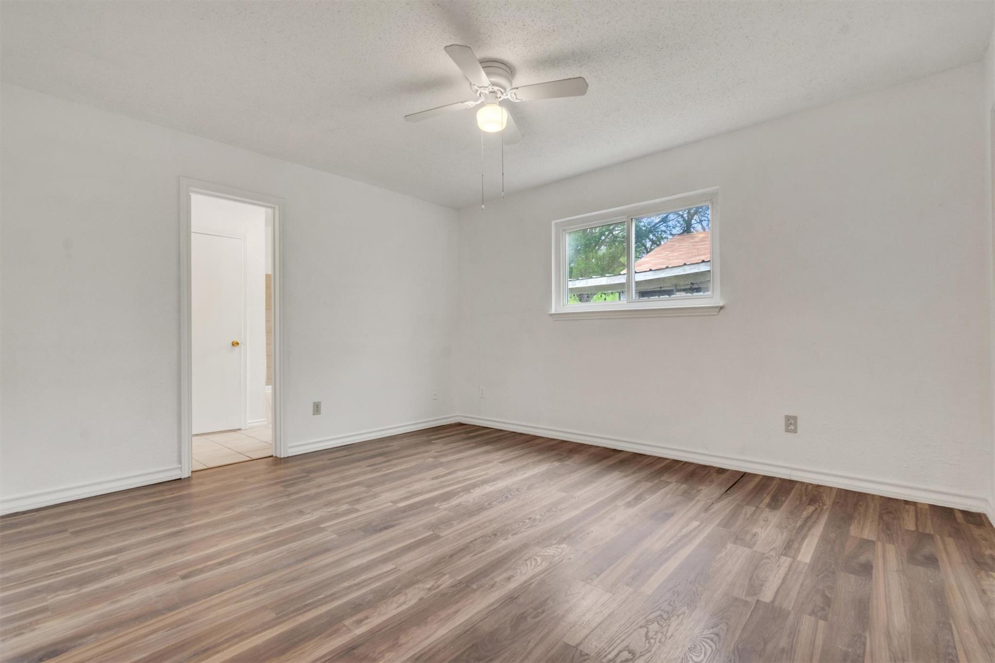 807 Travis St, Lockhart, TX 78644