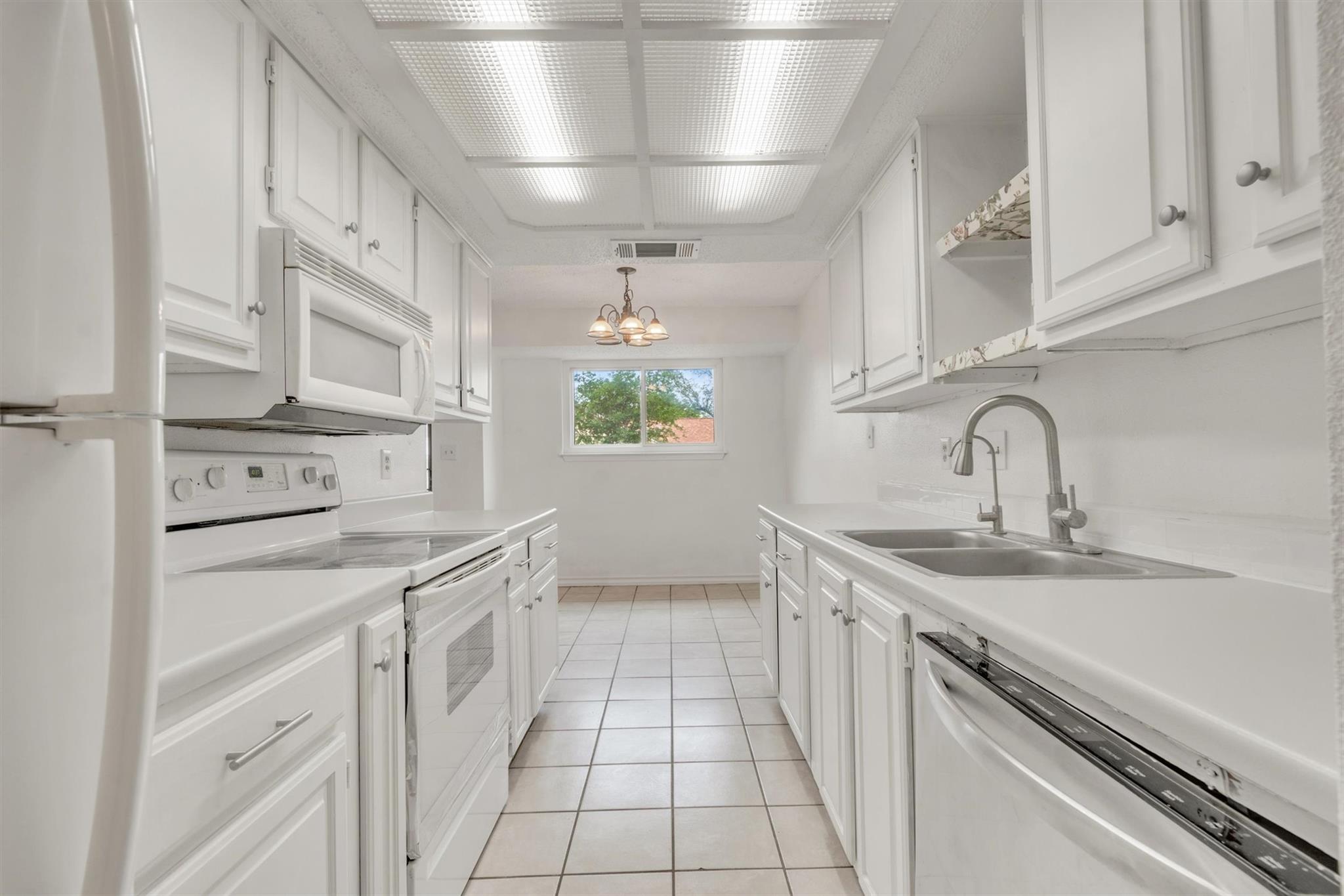 807 Travis St, Lockhart, TX 78644