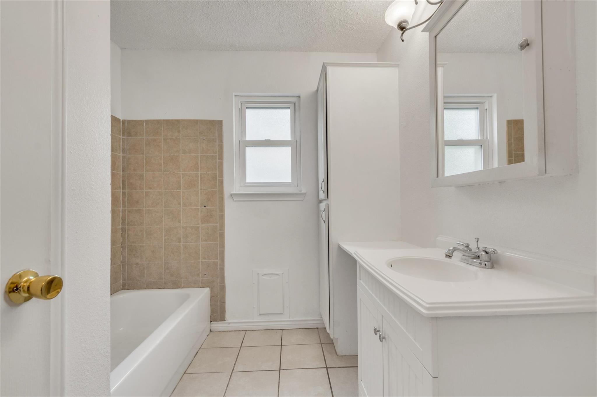 807 Travis St, Lockhart, TX 78644