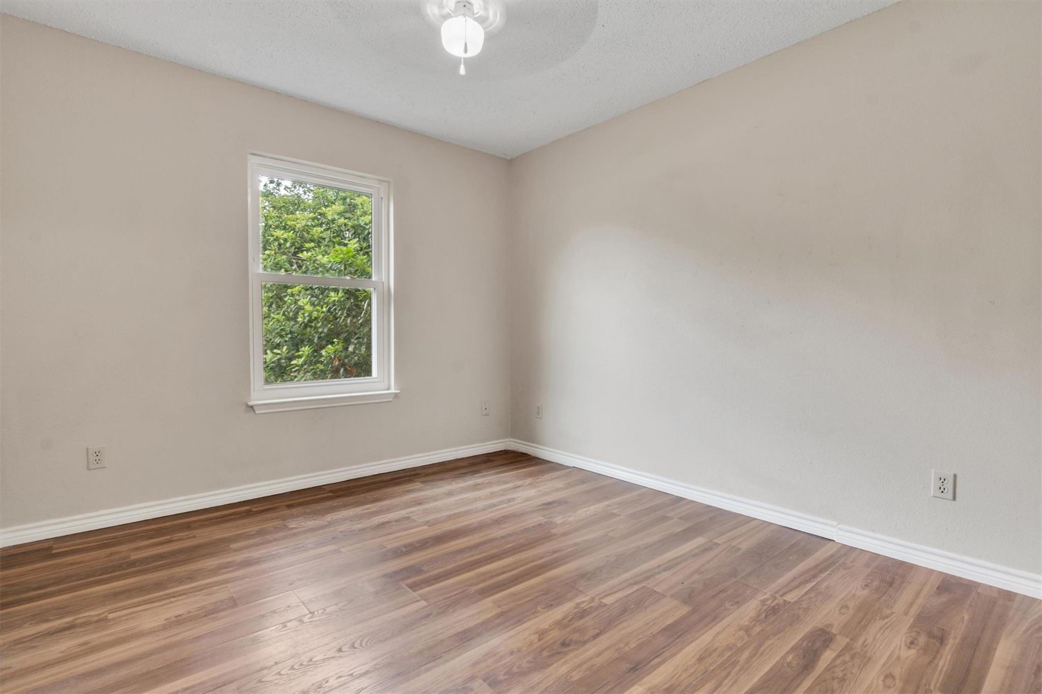 807 Travis St, Lockhart, TX 78644