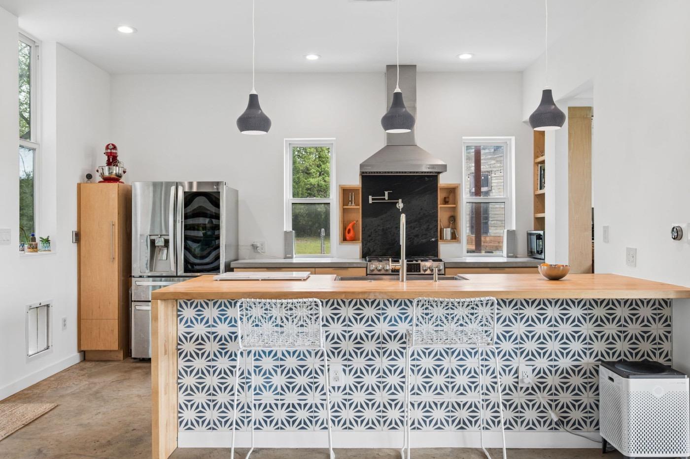 534 Old McDade Rd, Elgin, TX 78621