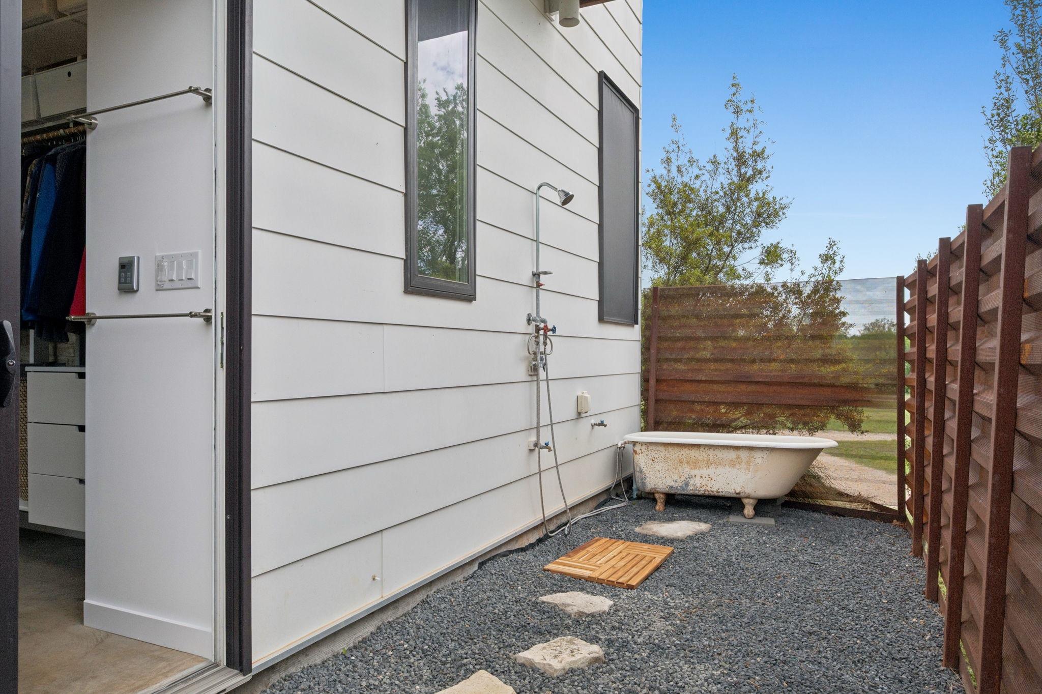 534 Old McDade Rd, Elgin, TX 78621