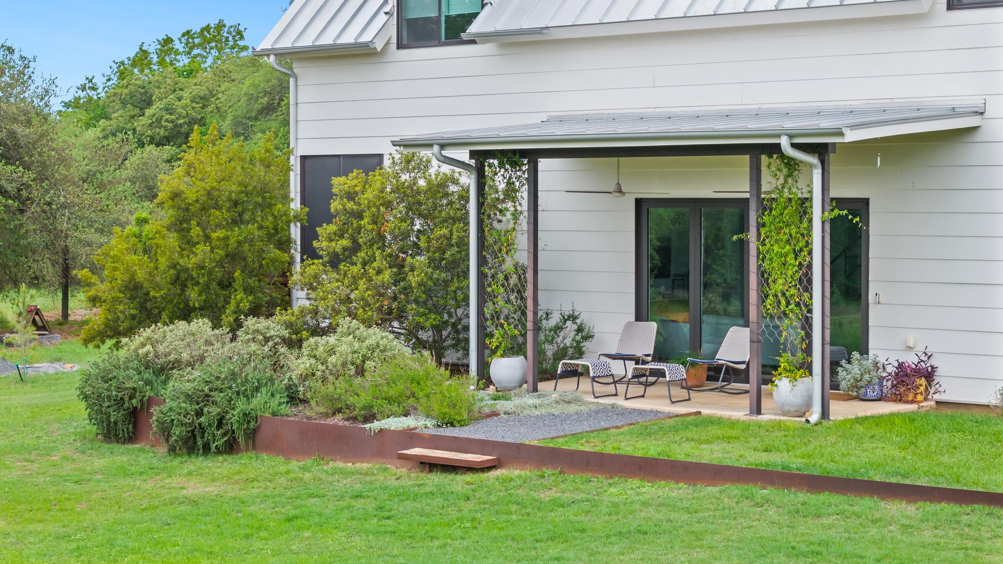 534 Old McDade Rd, Elgin, TX 78621