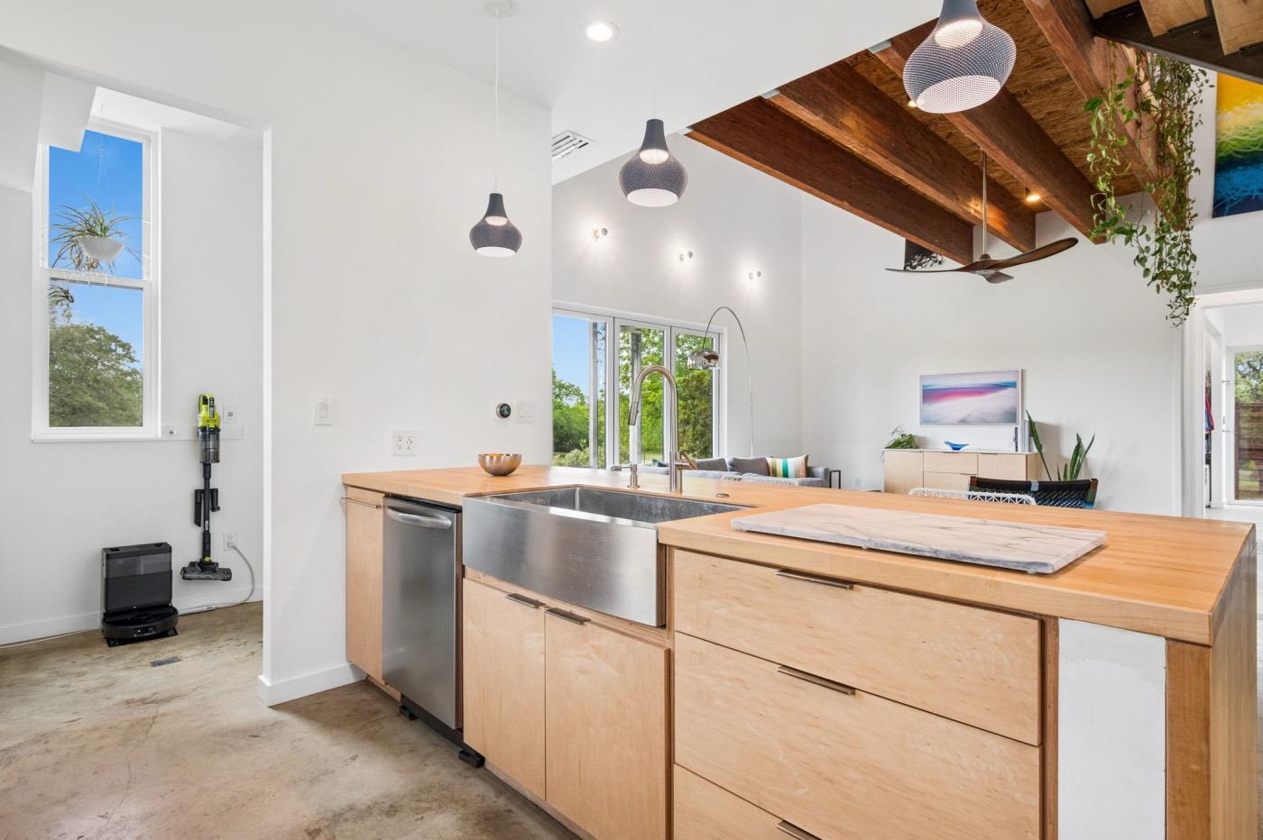 534 Old McDade Rd, Elgin, TX 78621