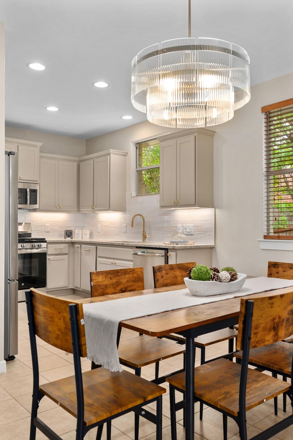 105 Rosebud Ln, Georgetown, TX 78633