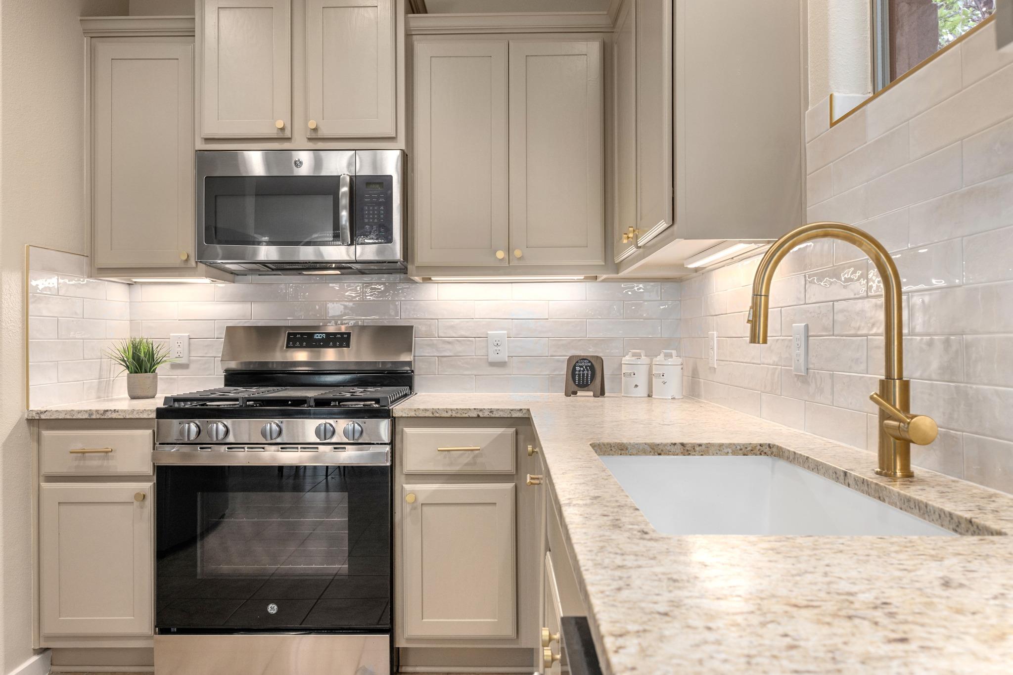 105 Rosebud Ln, Georgetown, TX 78633