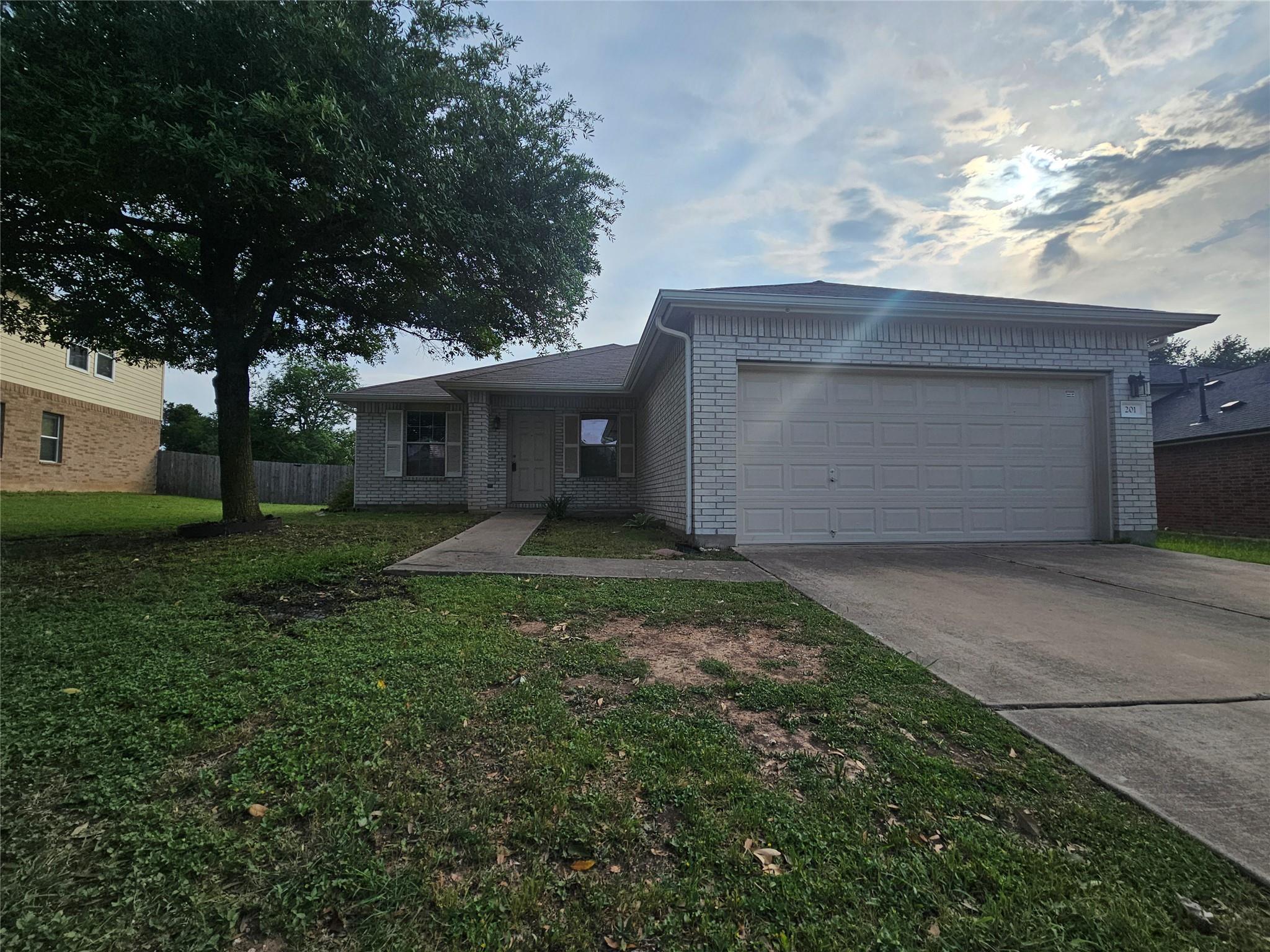 201 Bluebonnet Trl, Leander, TX 78641