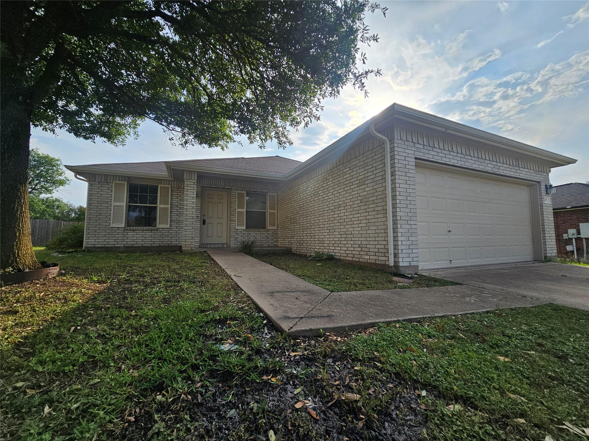 201 Bluebonnet Trl, Leander, TX 78641