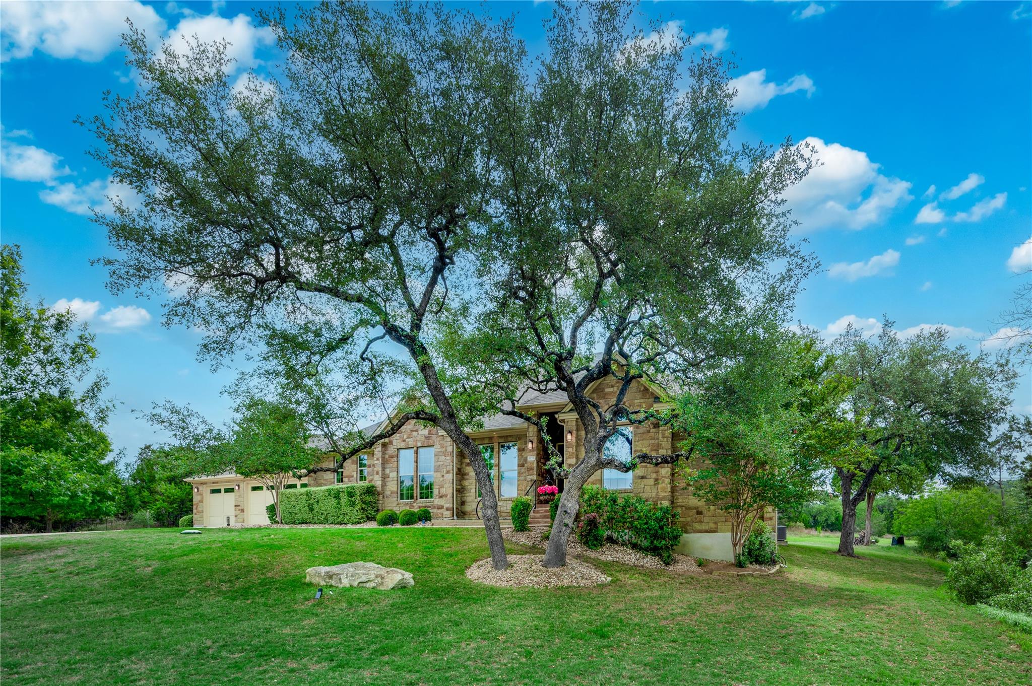 5129 Diamante Dr, Spicewood, TX 78669