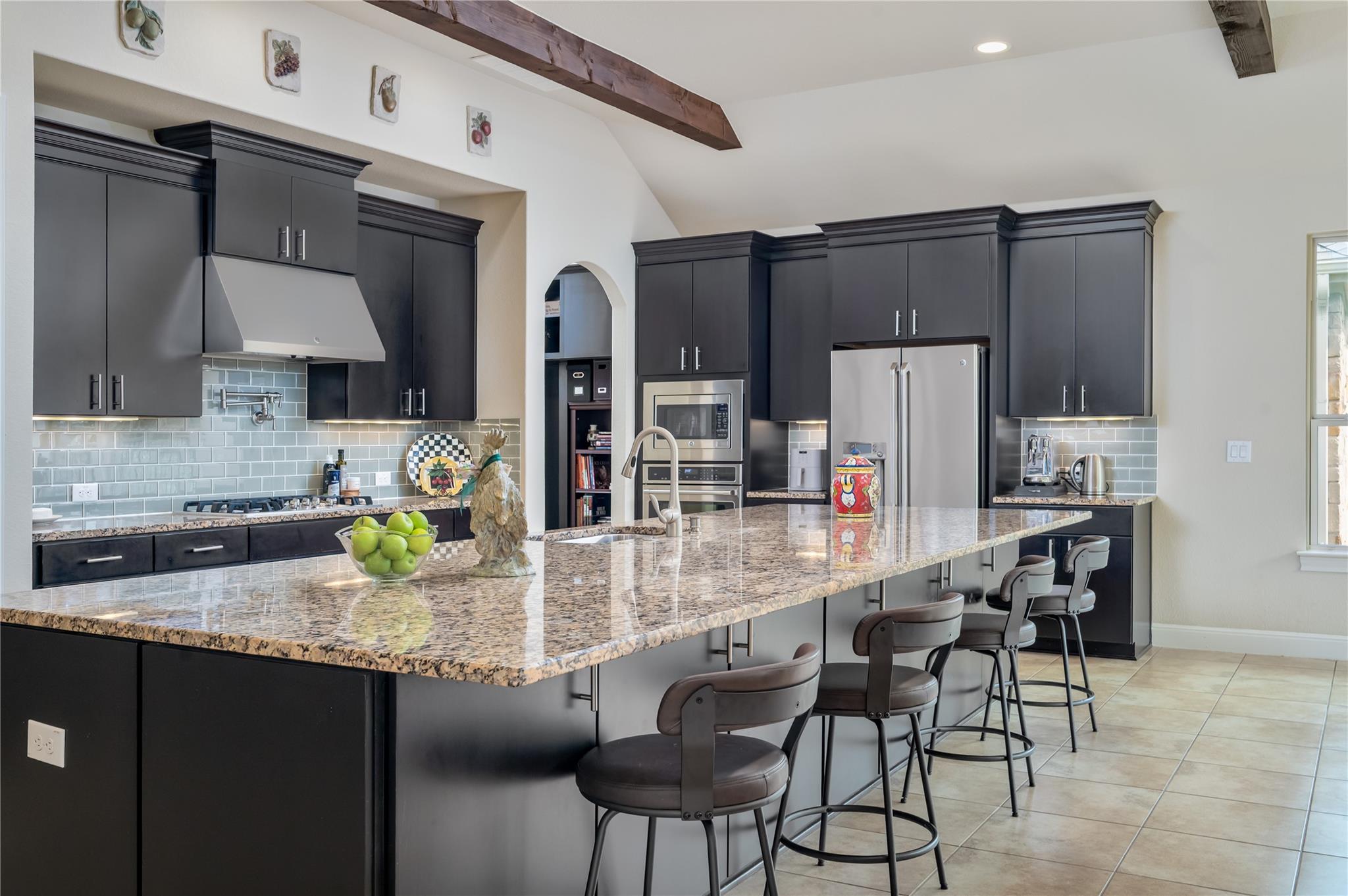 5129 Diamante Dr, Spicewood, TX 78669