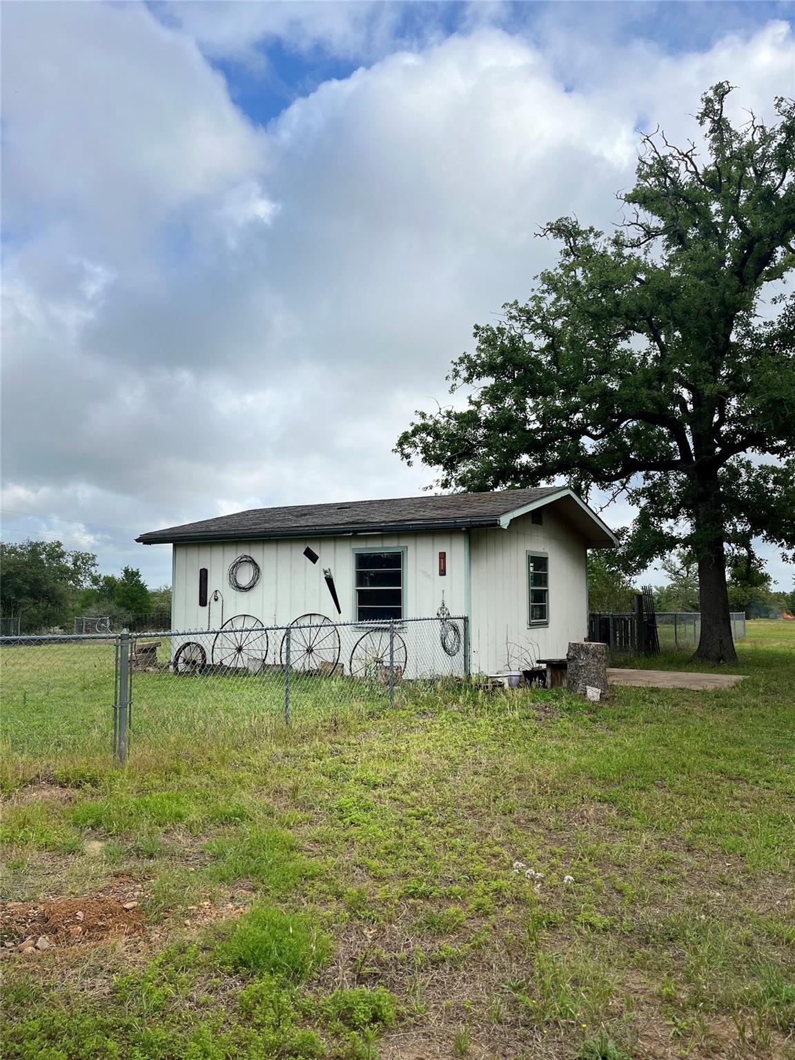 3873 Fm 1624, Lincoln, TX 78948