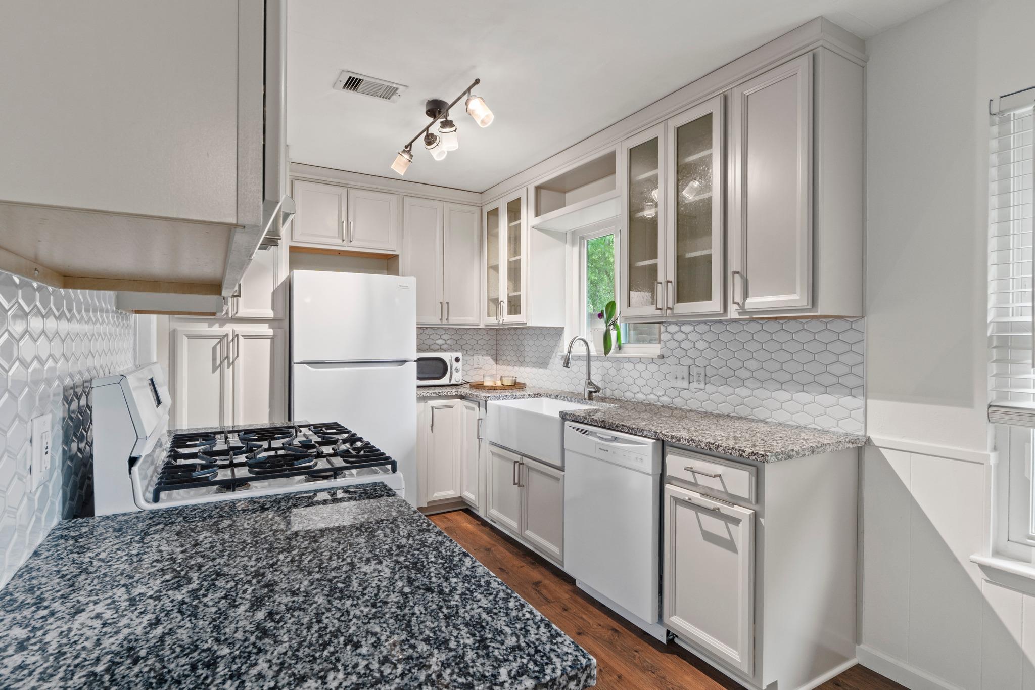 5811 Glenhollow Path, Austin, TX 78745