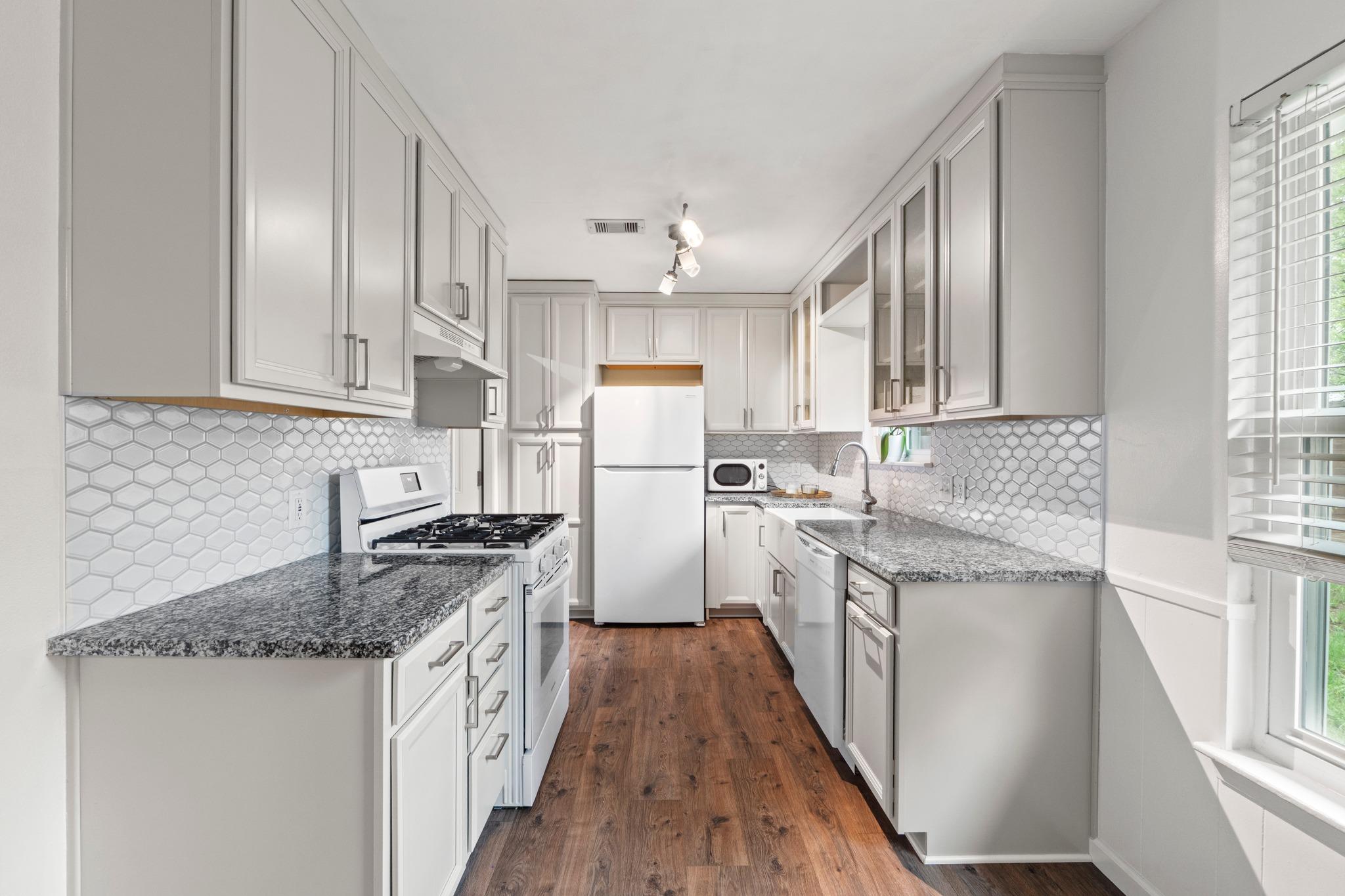 5811 Glenhollow Path, Austin, TX 78745