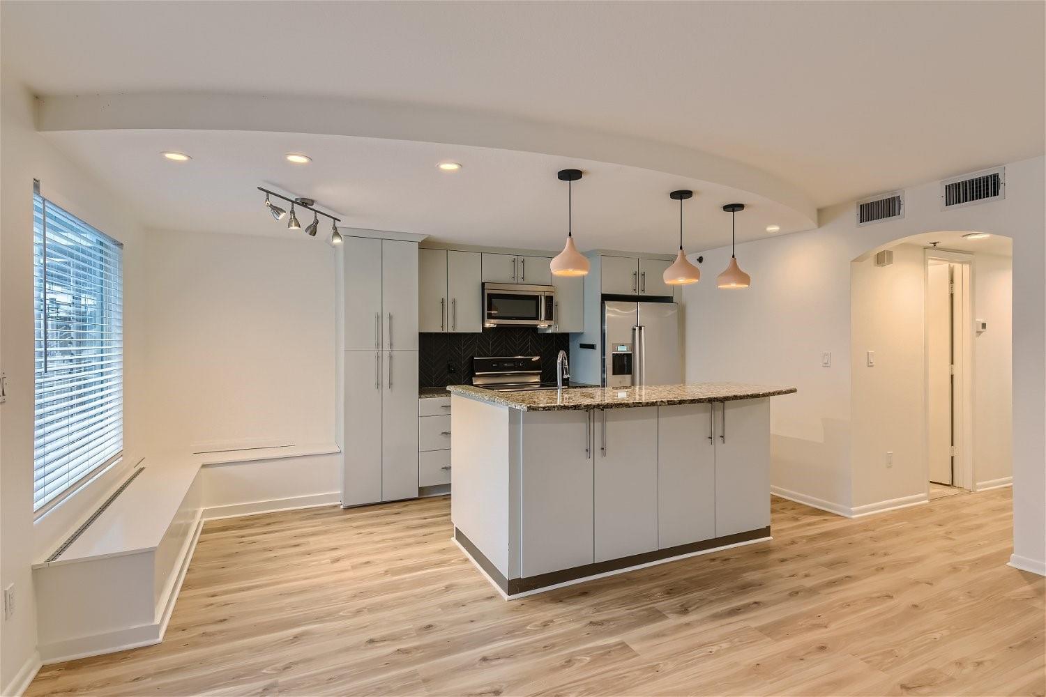 41 Waller St # 207, Austin, TX 78702