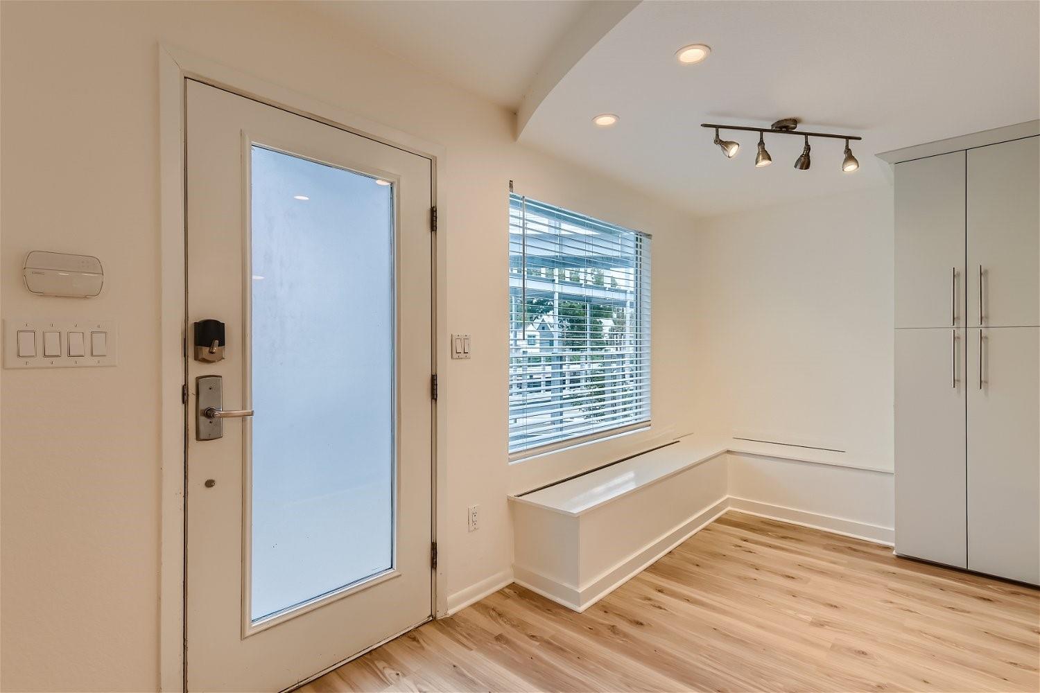 41 Waller St # 207, Austin, TX 78702