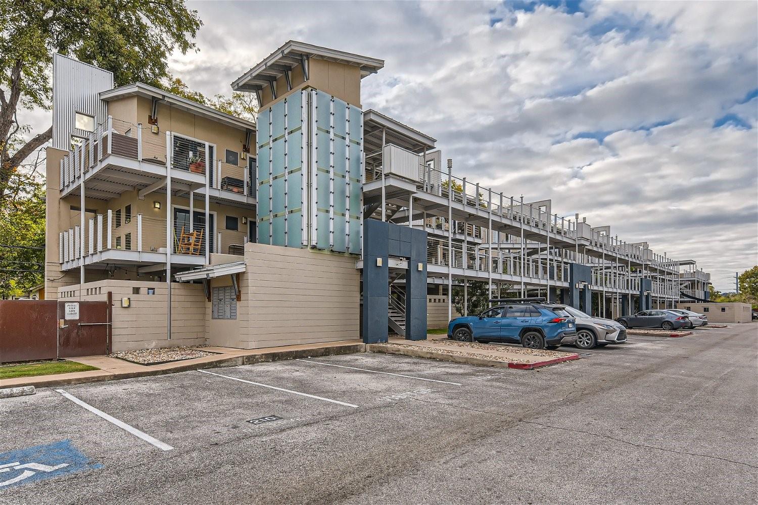 41 Waller St # 207, Austin, TX 78702