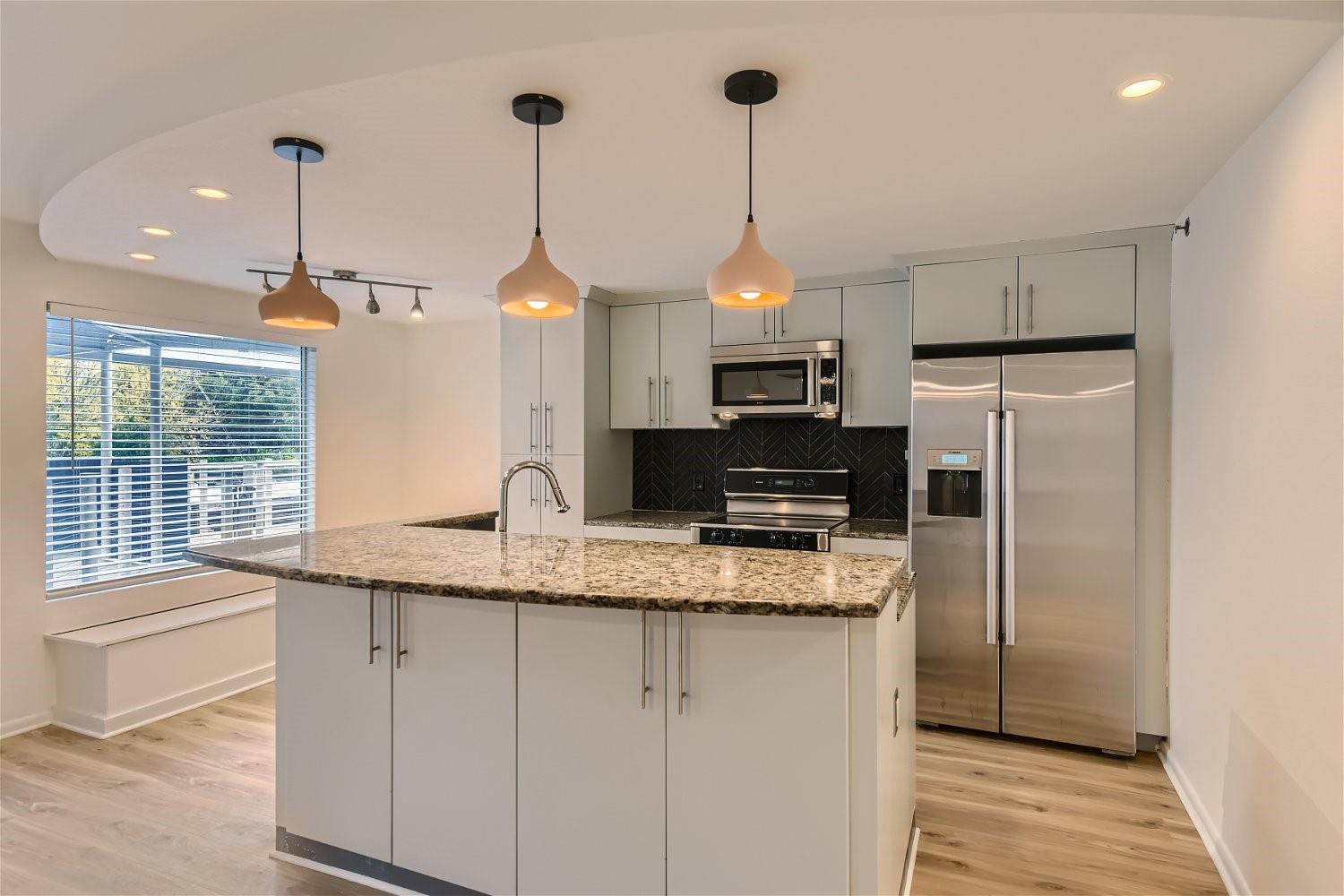 41 Waller St # 207, Austin, TX 78702