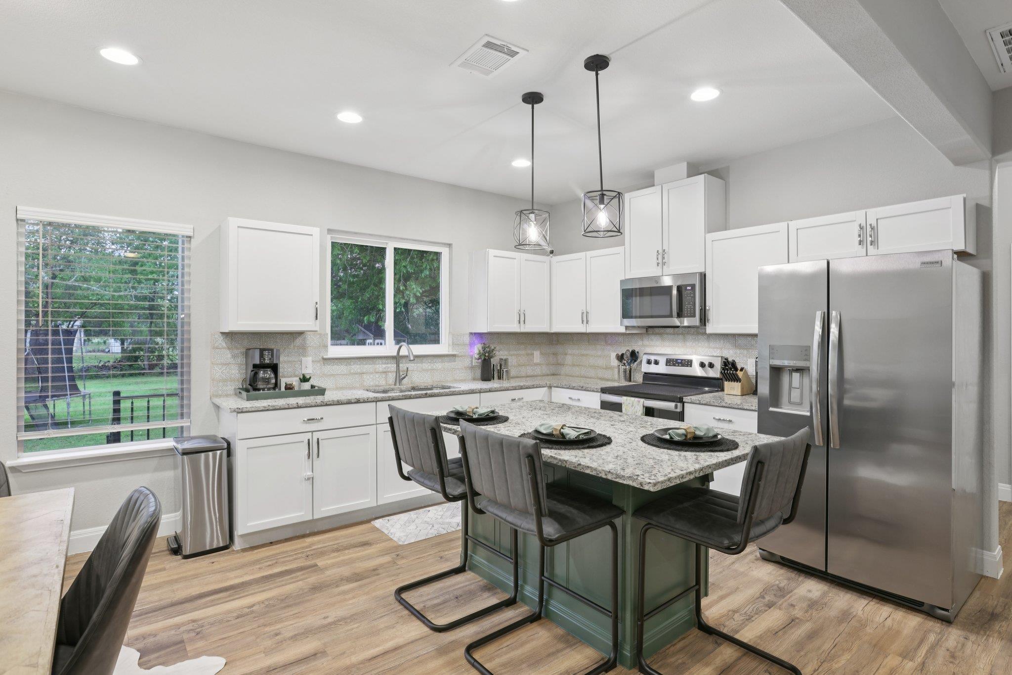 112 Twin Lakes Ln, Bastrop, TX 78602