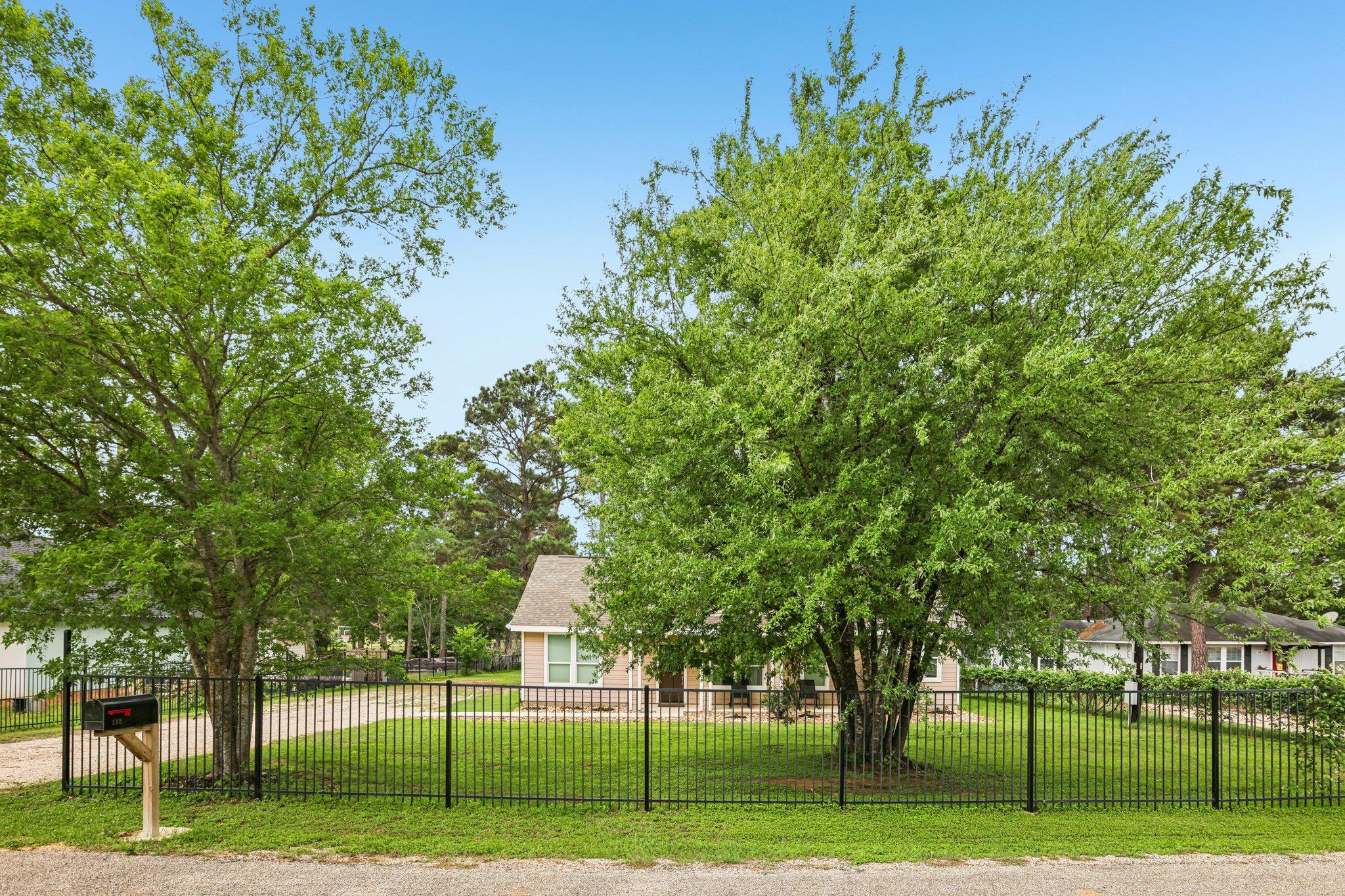 112 Twin Lakes Ln, Bastrop, TX 78602