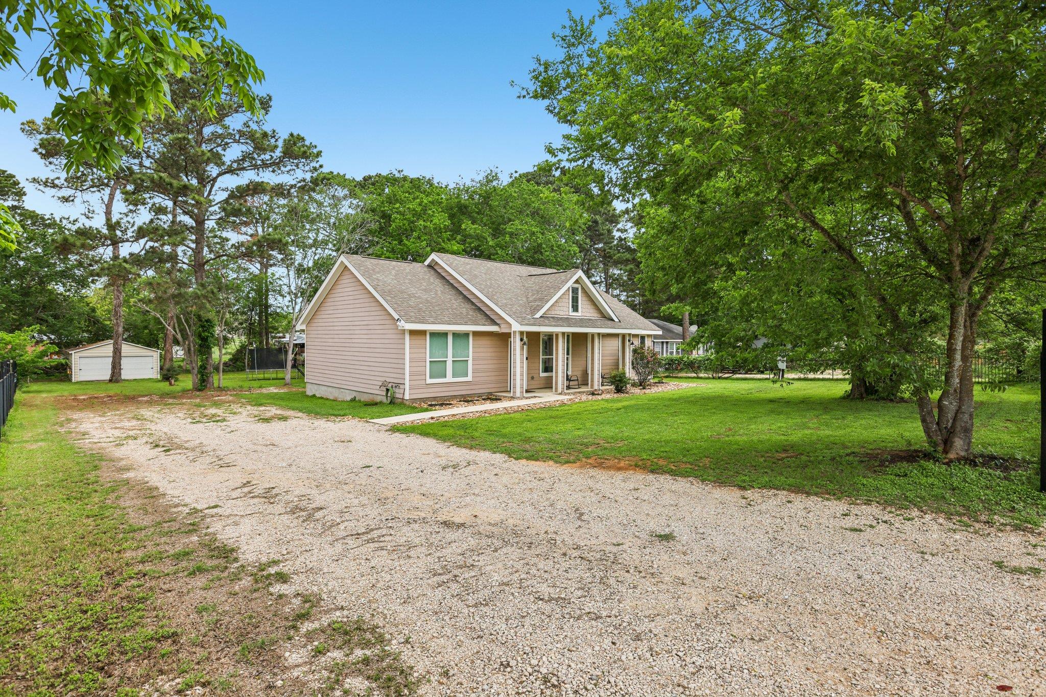 112 Twin Lakes Ln, Bastrop, TX 78602