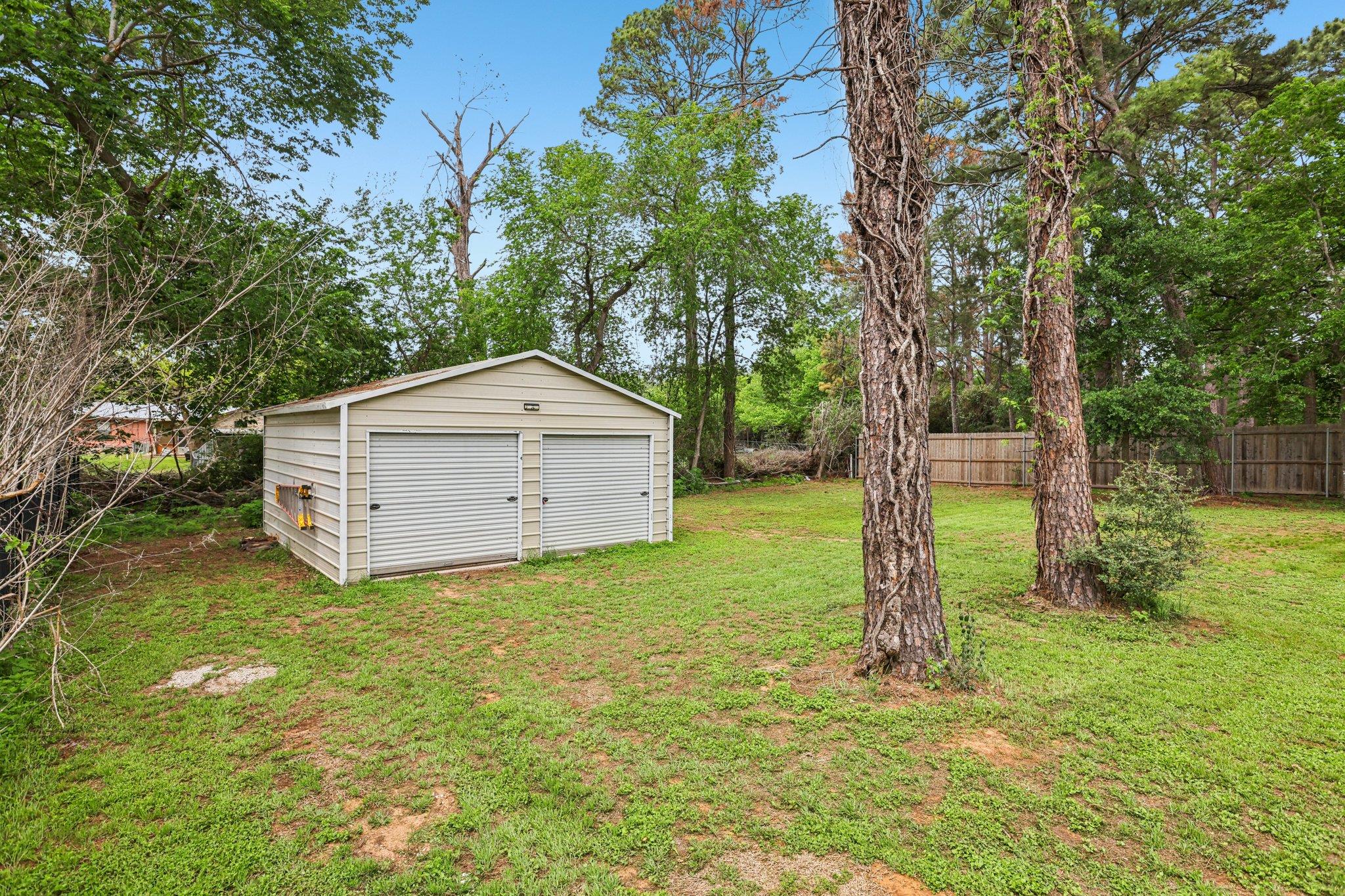 112 Twin Lakes Ln, Bastrop, TX 78602