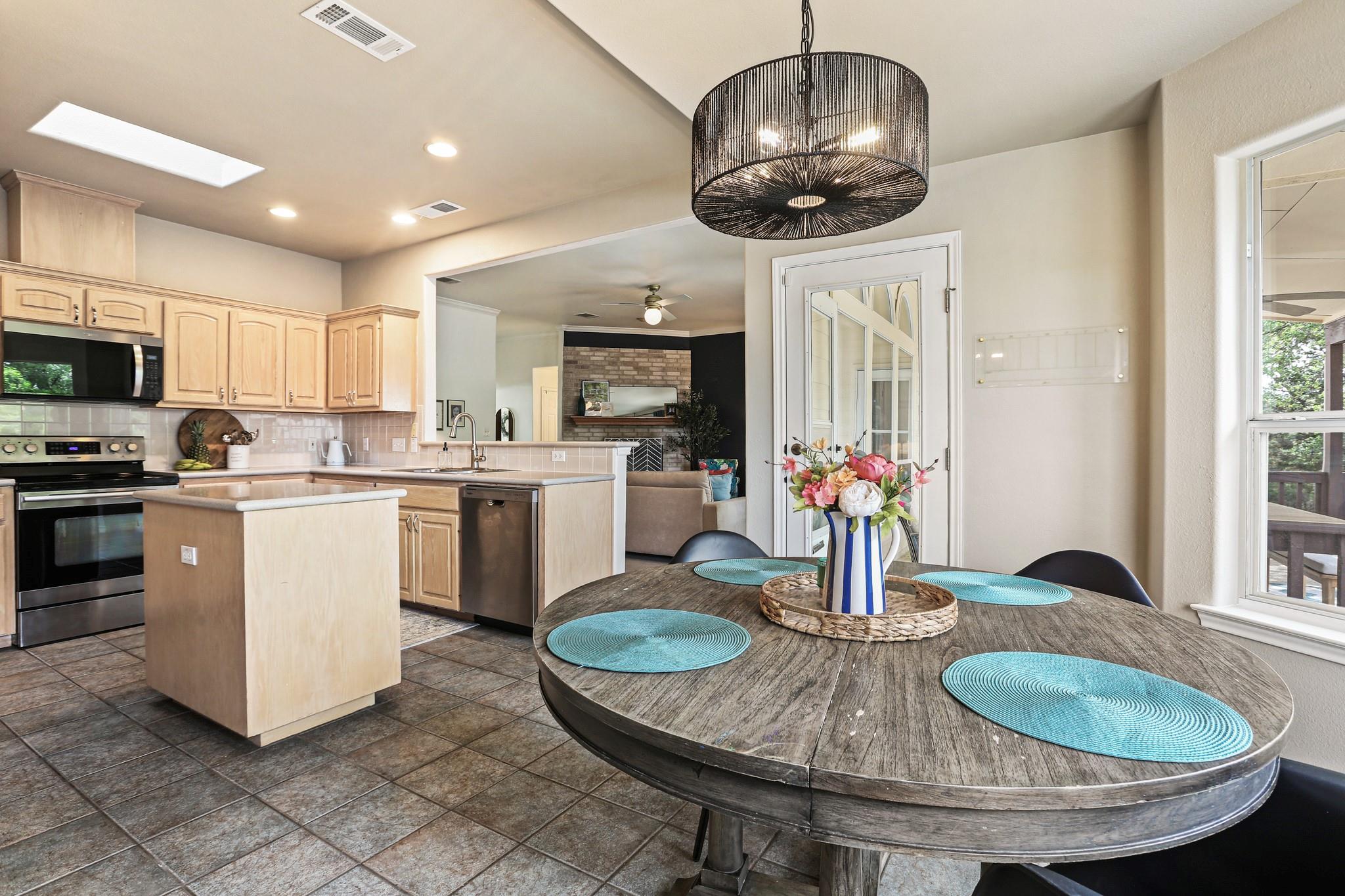 21105 Newport Cv, Lago Vista, TX 78645