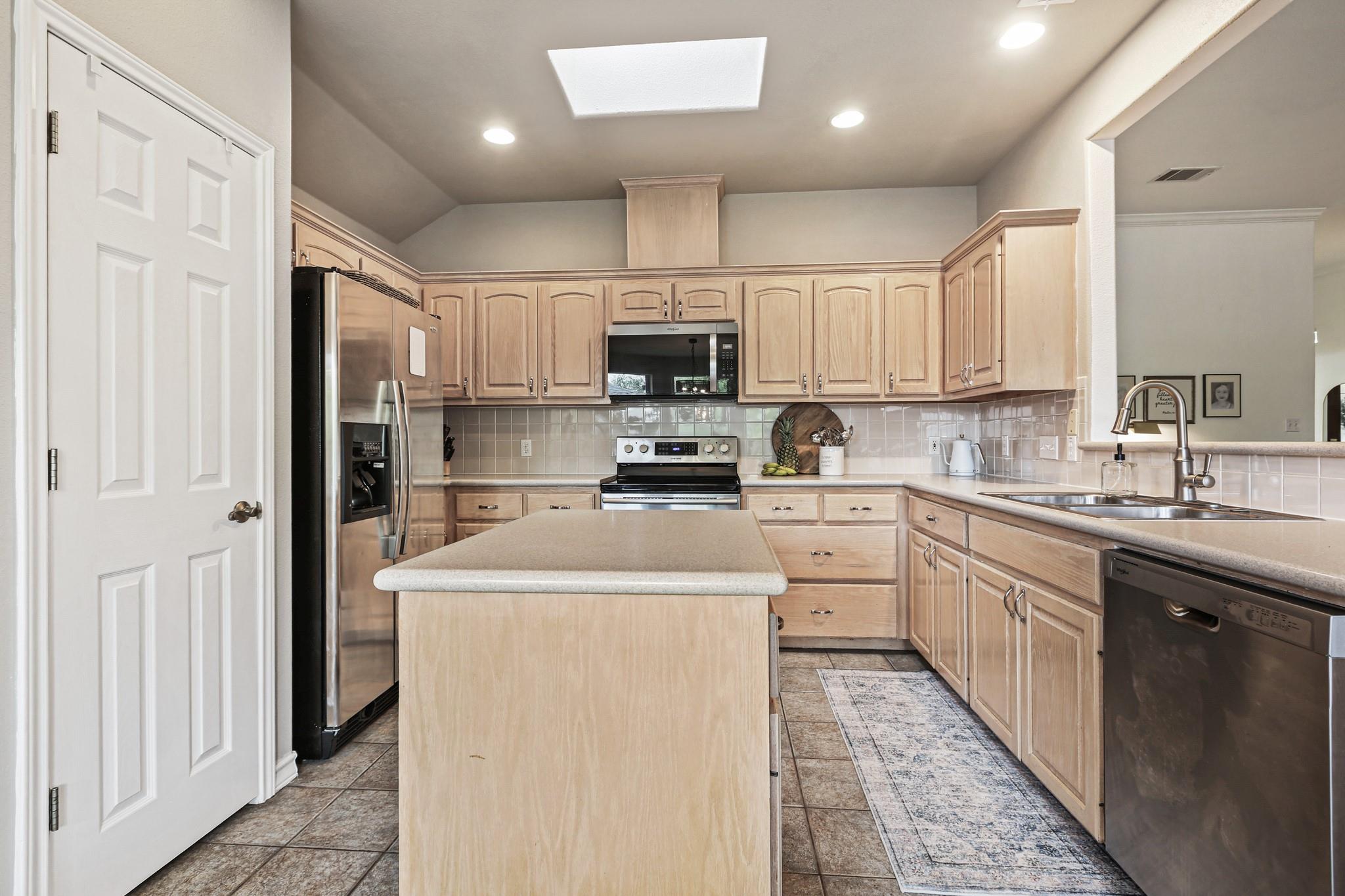 21105 Newport Cv, Lago Vista, TX 78645