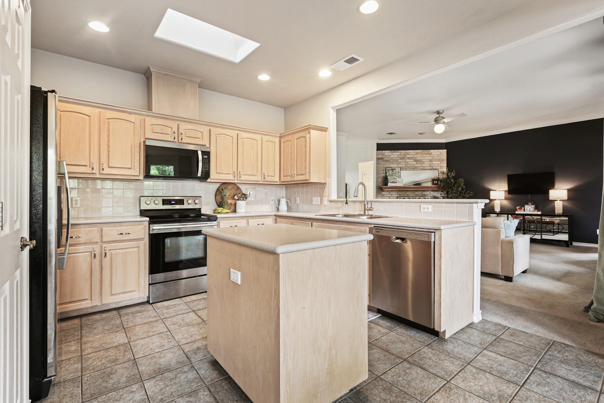 21105 Newport Cv, Lago Vista, TX 78645