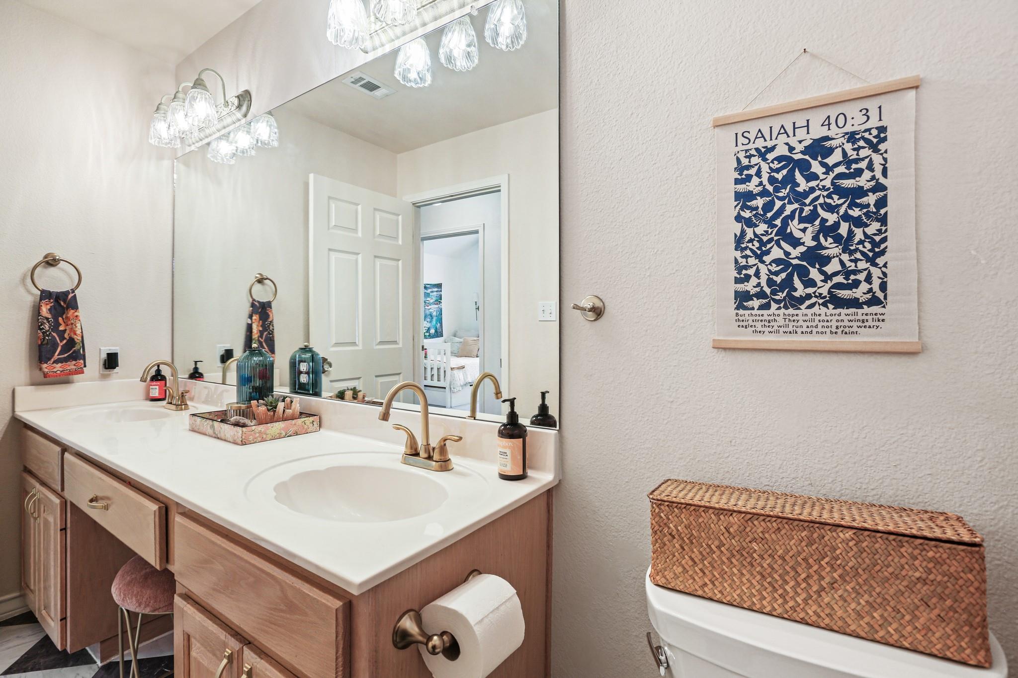 21105 Newport Cv, Lago Vista, TX 78645