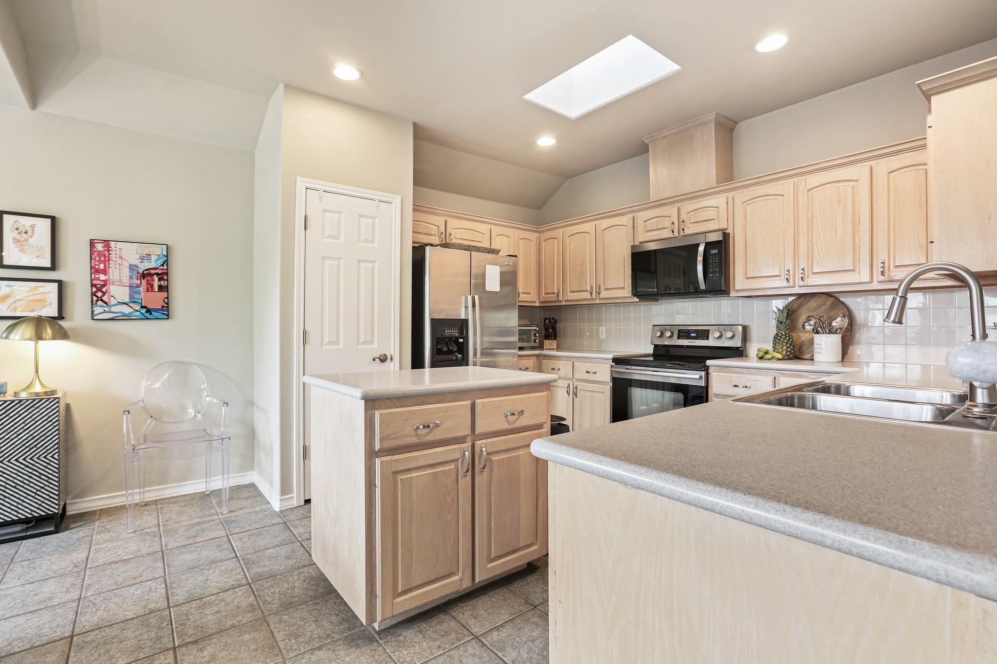 21105 Newport Cv, Lago Vista, TX 78645