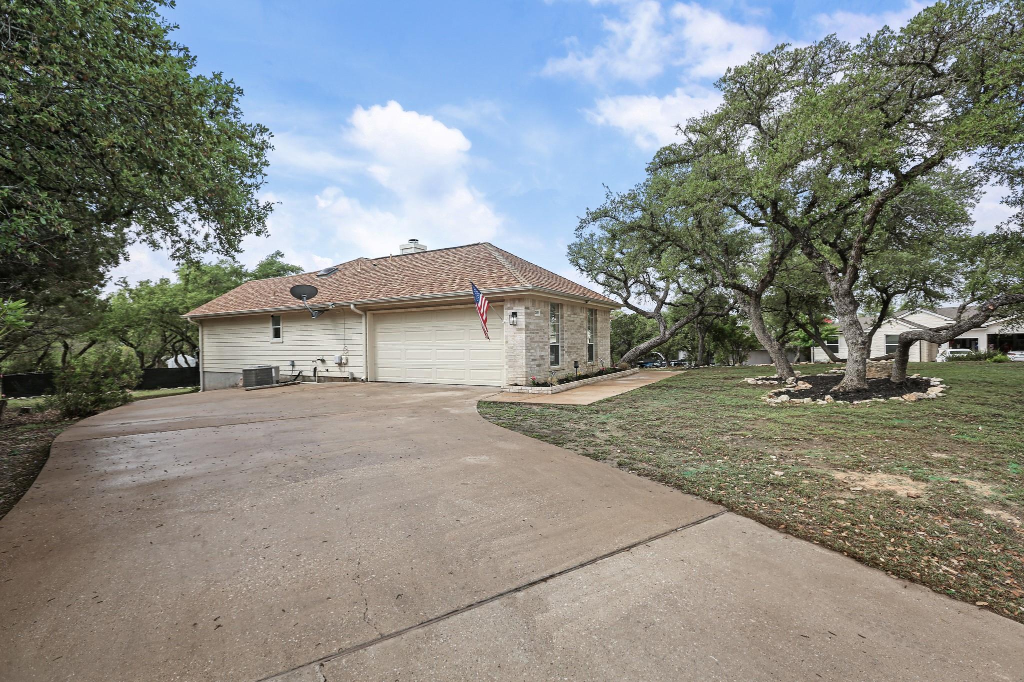 21105 Newport Cv, Lago Vista, TX 78645