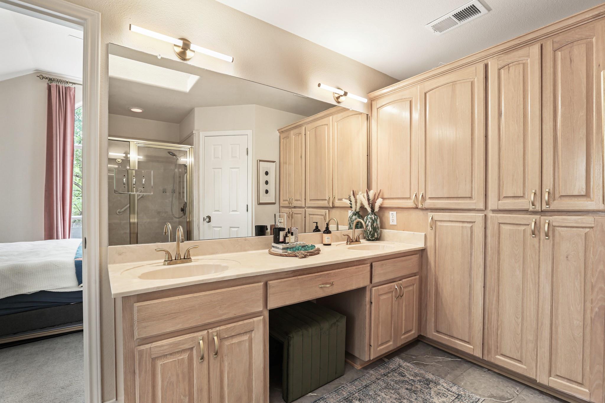 21105 Newport Cv, Lago Vista, TX 78645