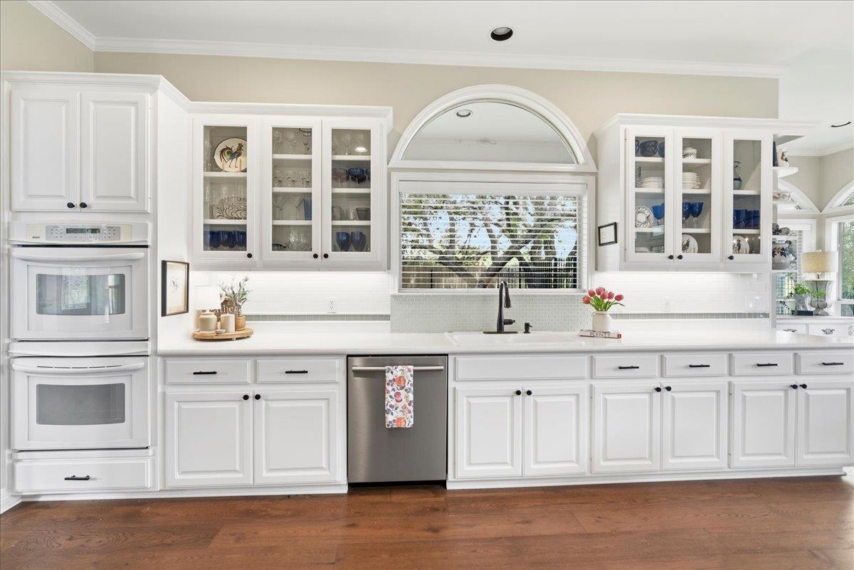2400 Summit Ridge Dr, San Marcos, TX 78666