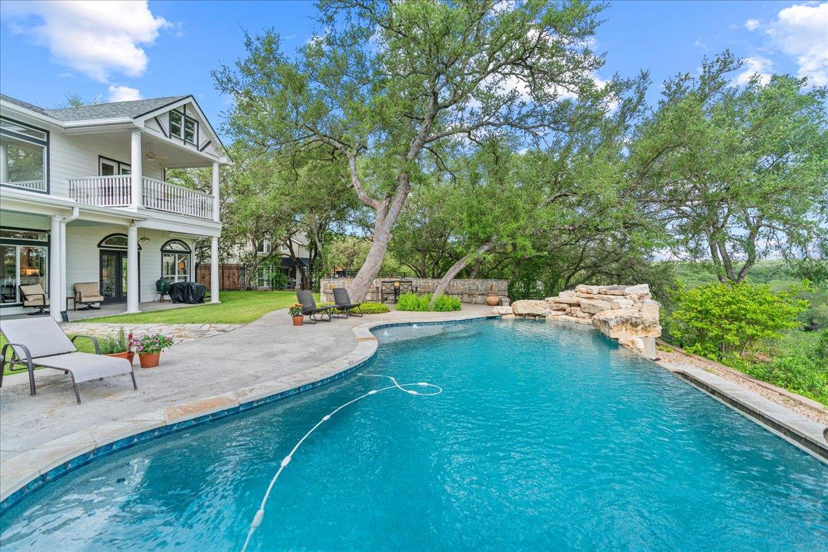 2400 Summit Ridge Dr, San Marcos, TX 78666