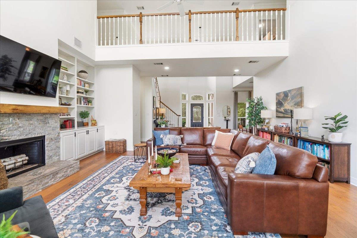 2400 Summit Ridge Dr, San Marcos, TX 78666