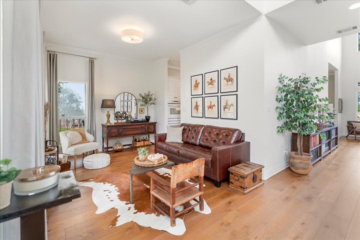 2400 Summit Ridge Dr, San Marcos, TX 78666