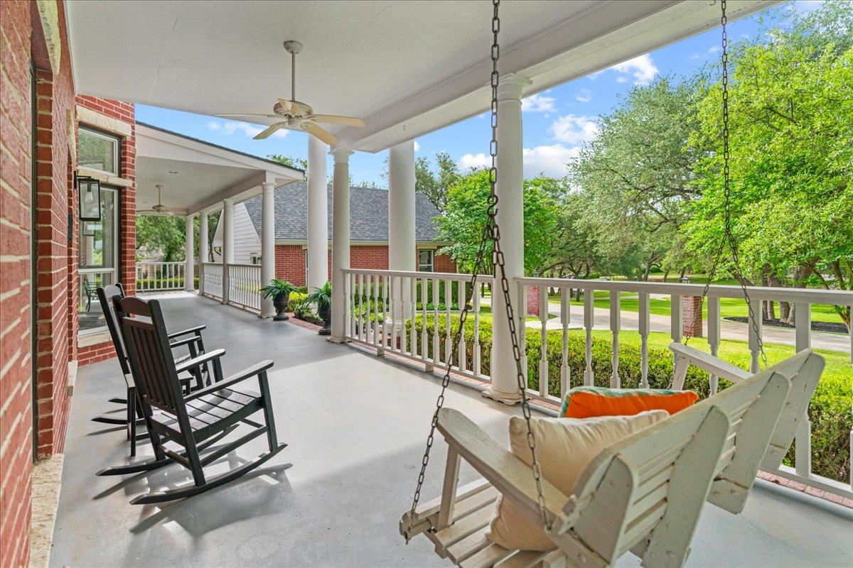 2400 Summit Ridge Dr, San Marcos, TX 78666
