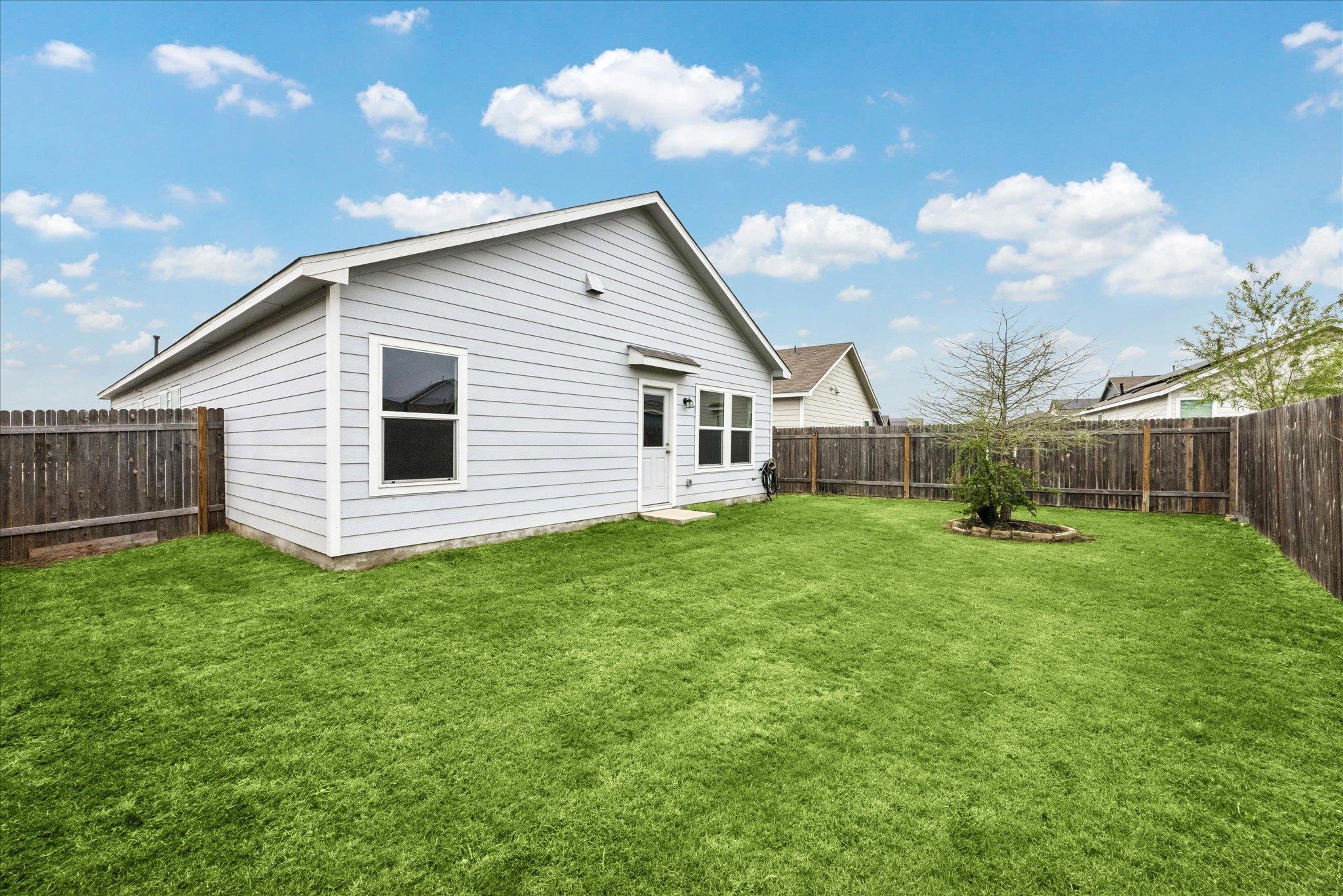 114 Whoopers Loop, Kyle, TX 78640