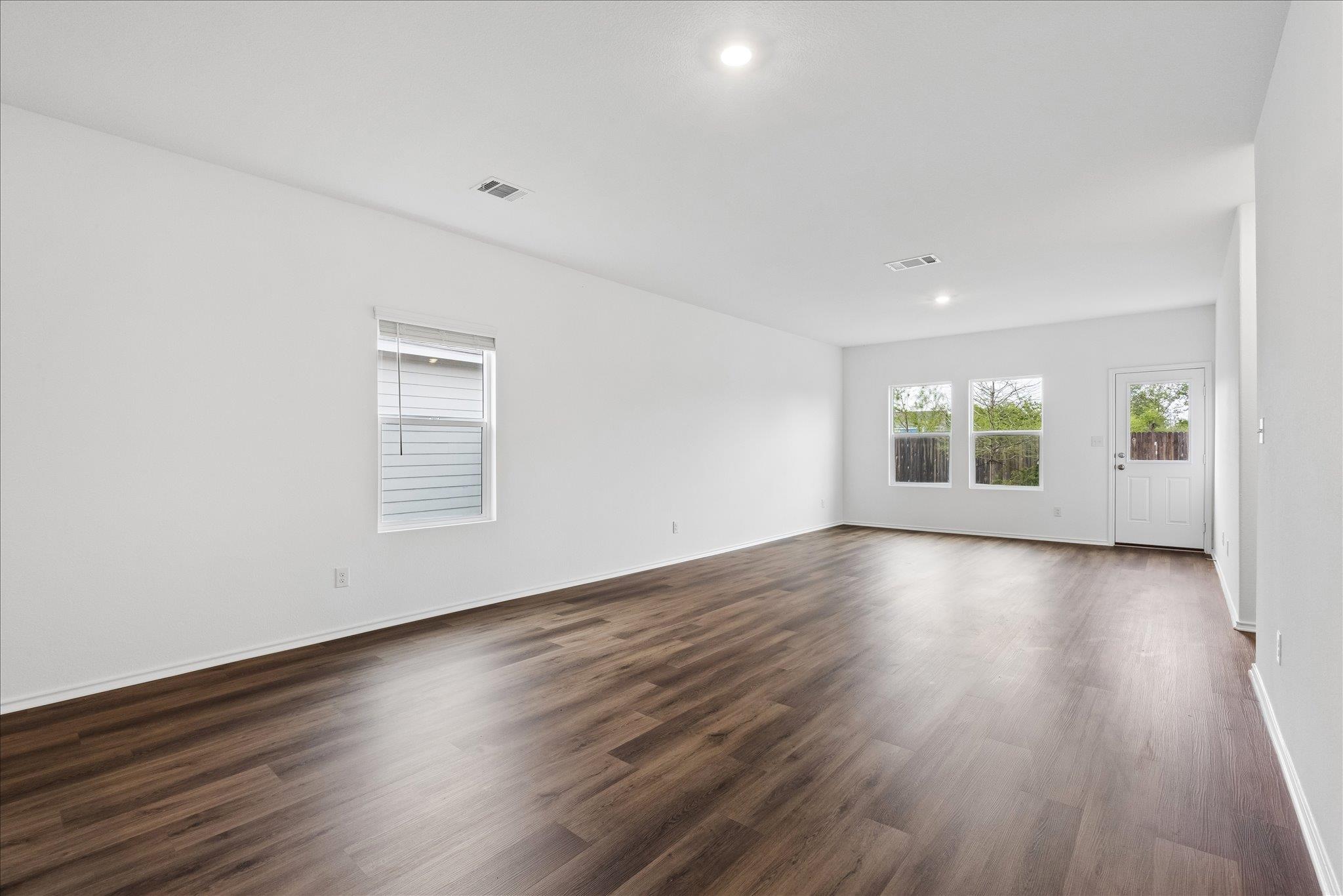 114 Whoopers Loop, Kyle, TX 78640