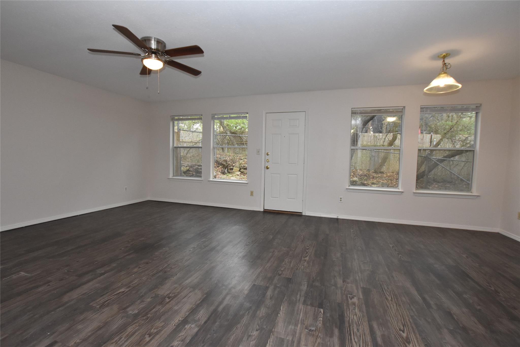 921 Sagewood Trl, San Marcos, TX 78666