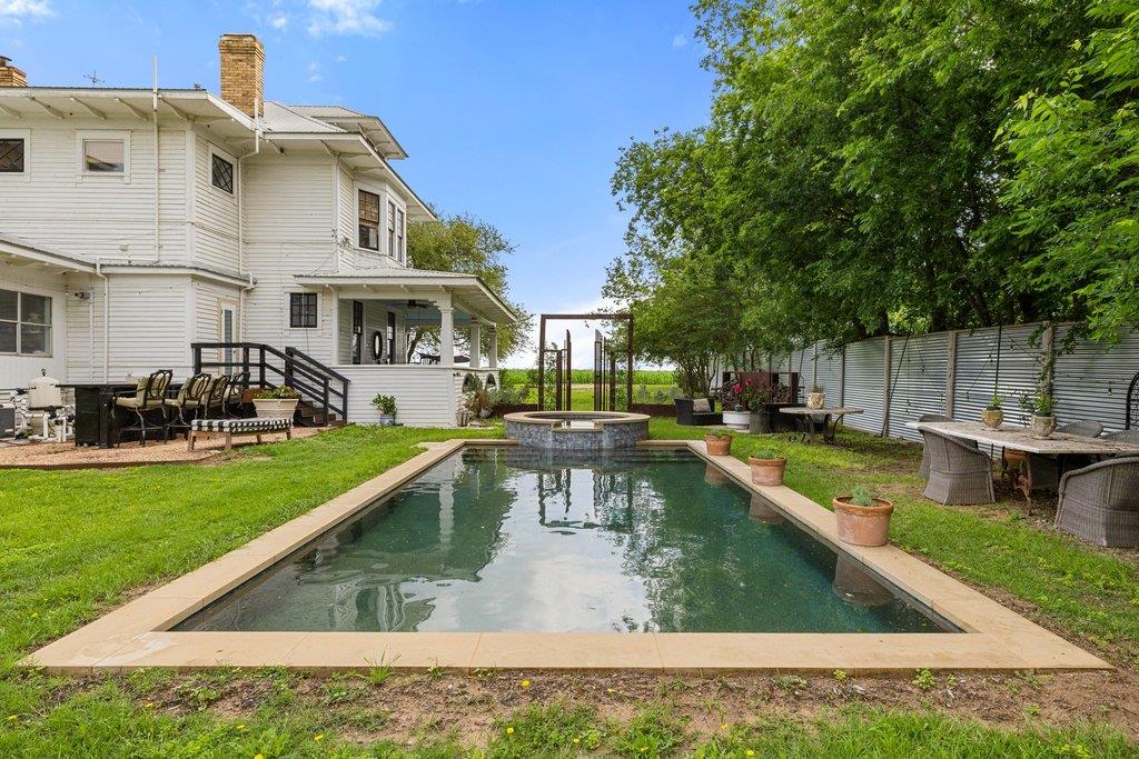 2456 Fm 112, Taylor, TX 76574