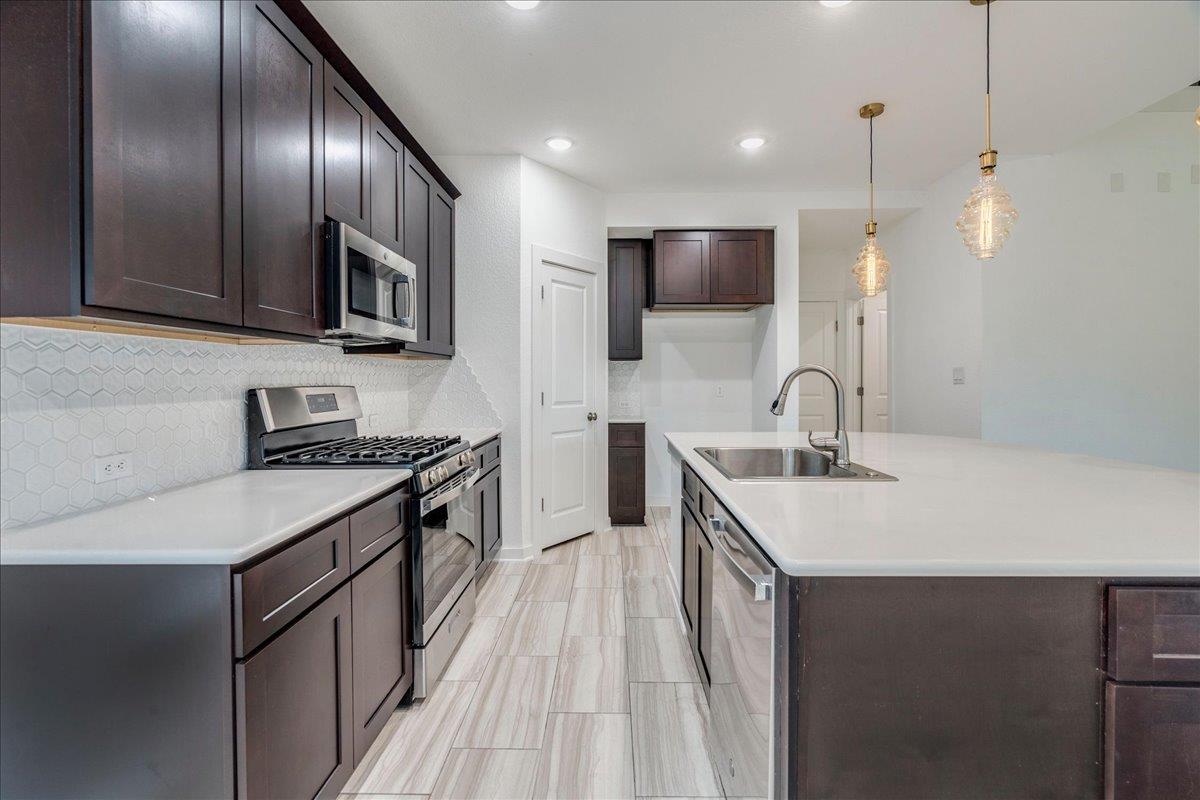8008 Prairie Rye Dr, Lago Vista, TX 78645