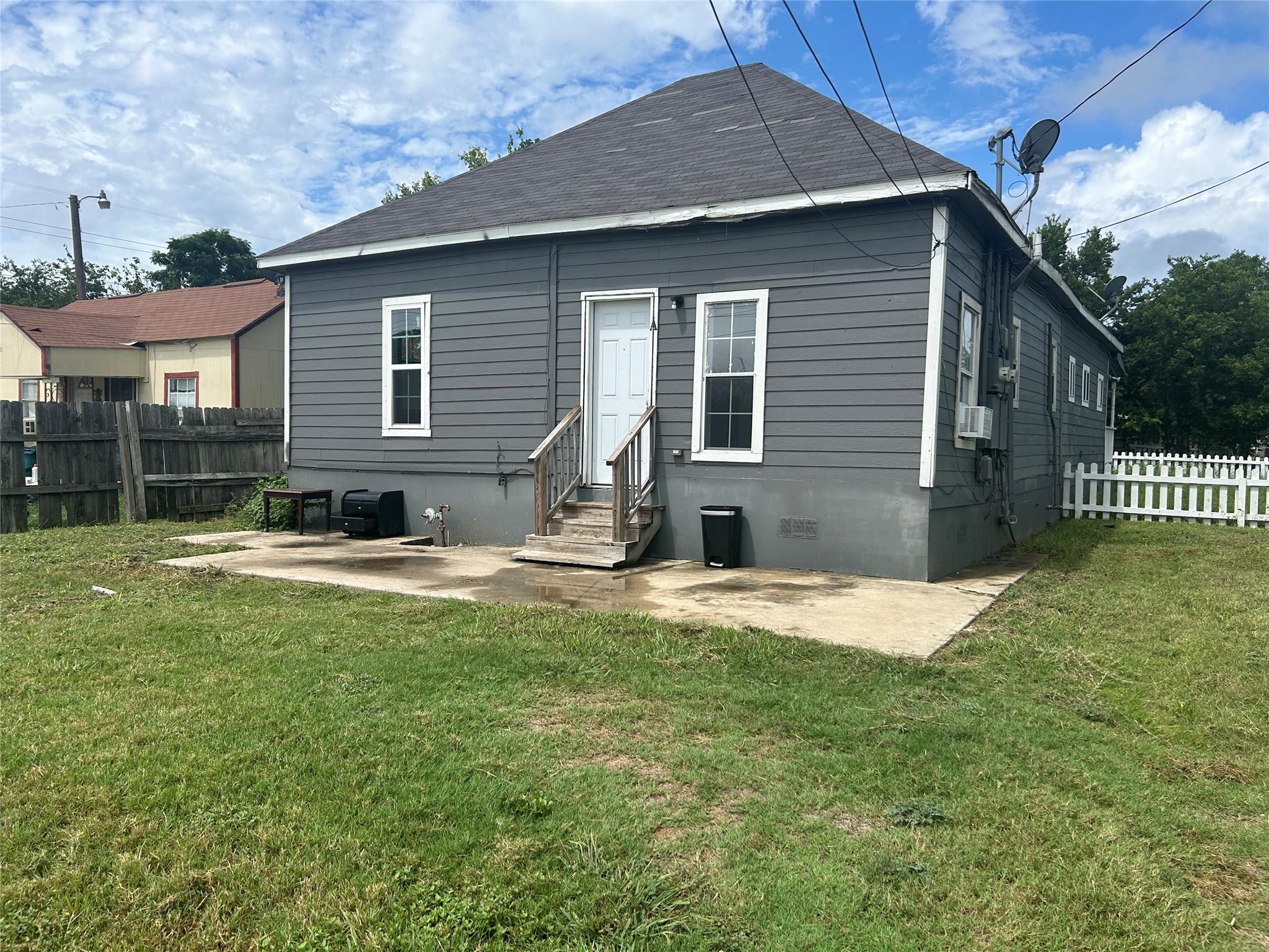 400 Symes St # A, Taylor, TX 76574